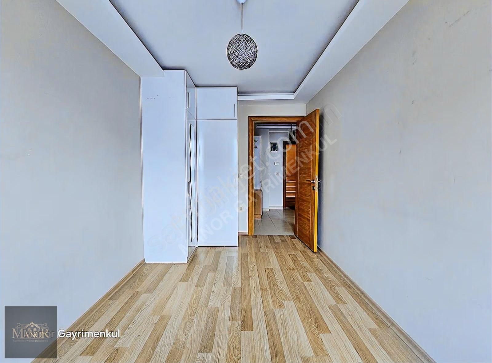 Kuşadası Merkezde Cadde Üzeri 2+1 Daire - Görsel 4