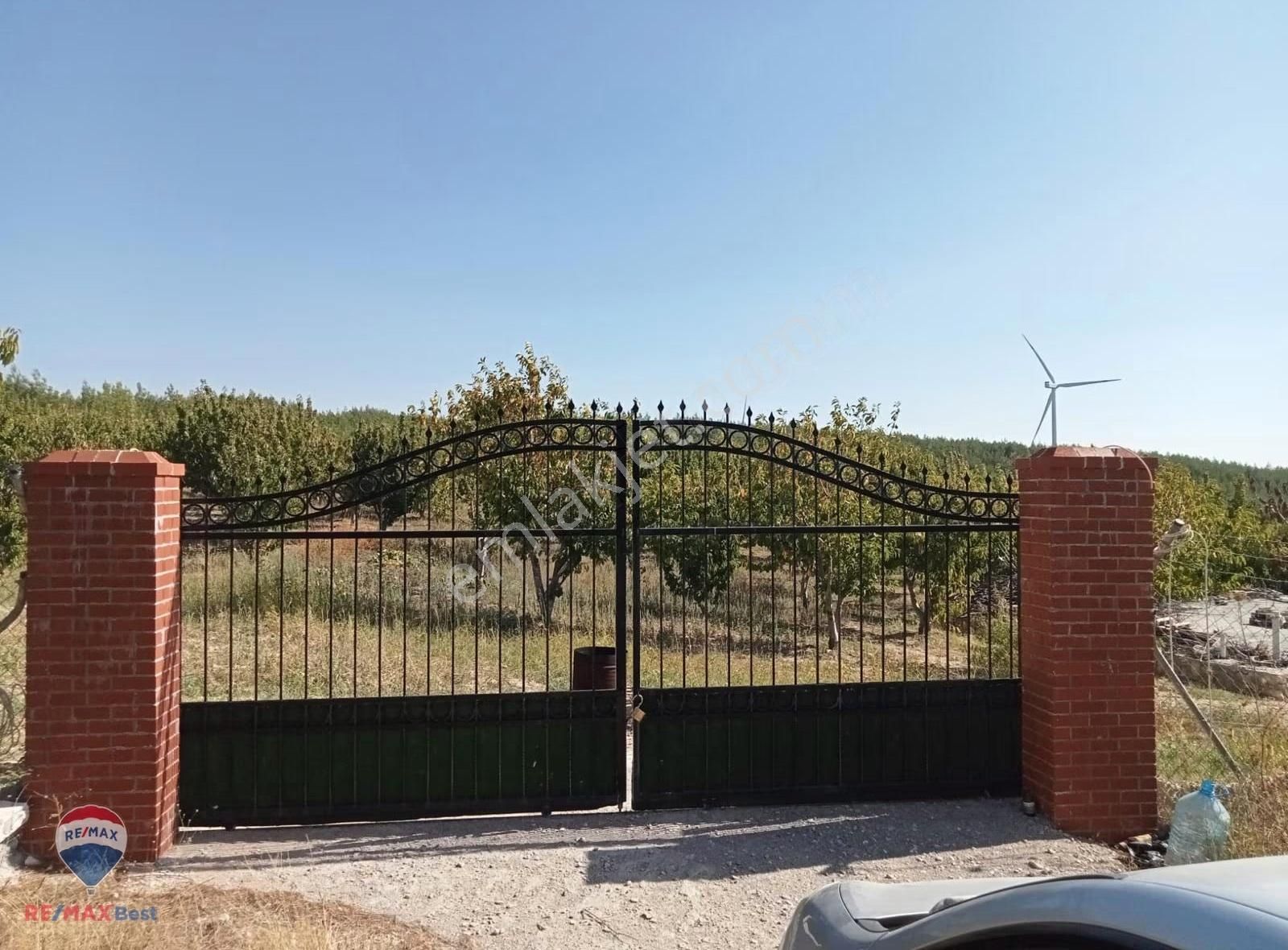 30 Bonova Yaka Köy'de Satılık Meyve Bahçeli Tarla - Görsel 4