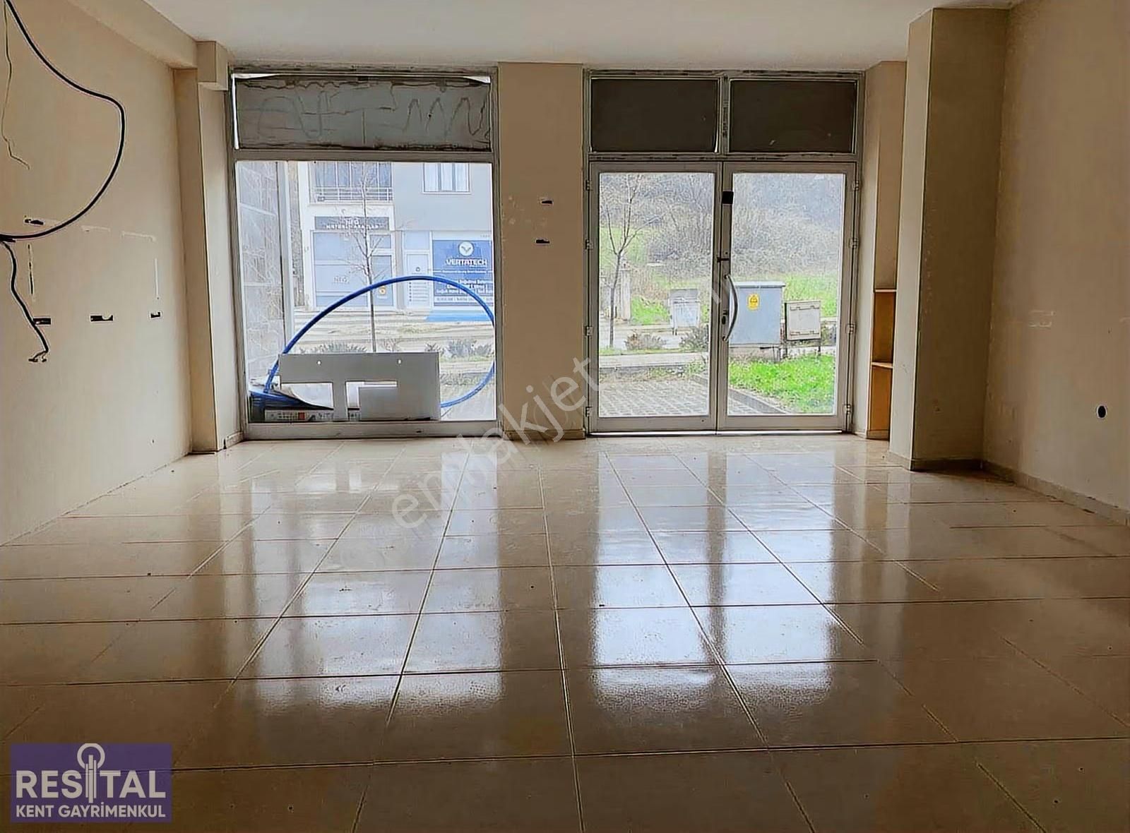 Çalı Gümüşlük'de Cadde Üzeri Önü Açık Kiralık 70 M2 Dükkan... - Görsel 11