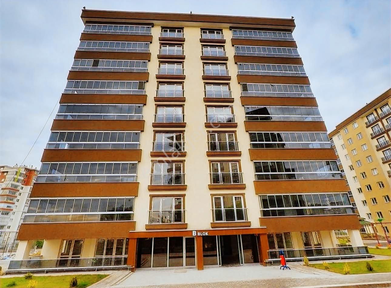 Çamlıtepe Sitesinde Kapalı Otoparklı Manzaralı 4+1 - Görsel 6