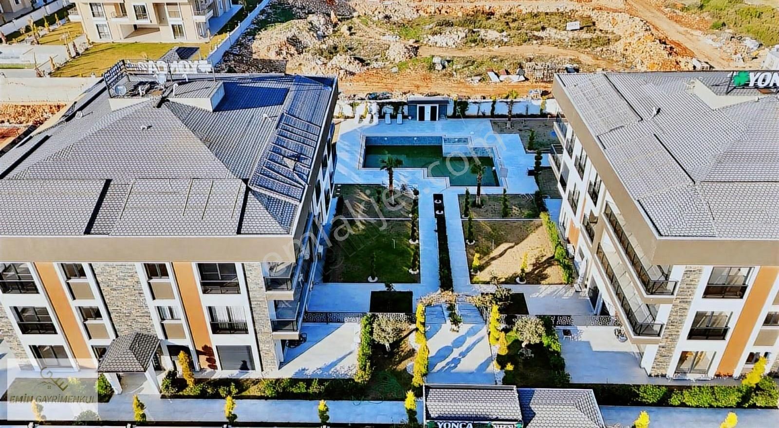 Havuzlı Site İçi ,merkezde 2+1