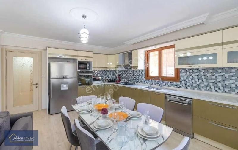 Selimiye'de Müstakil 1211 M2 Bahçe İçinde Şahane Satılık Villa - Görsel 3