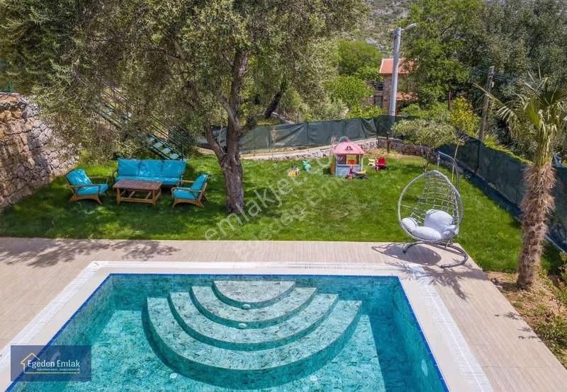 Selimiye'de Müstakil 1211 M2 Bahçe İçinde Şahane Satılık Villa - Görsel 8