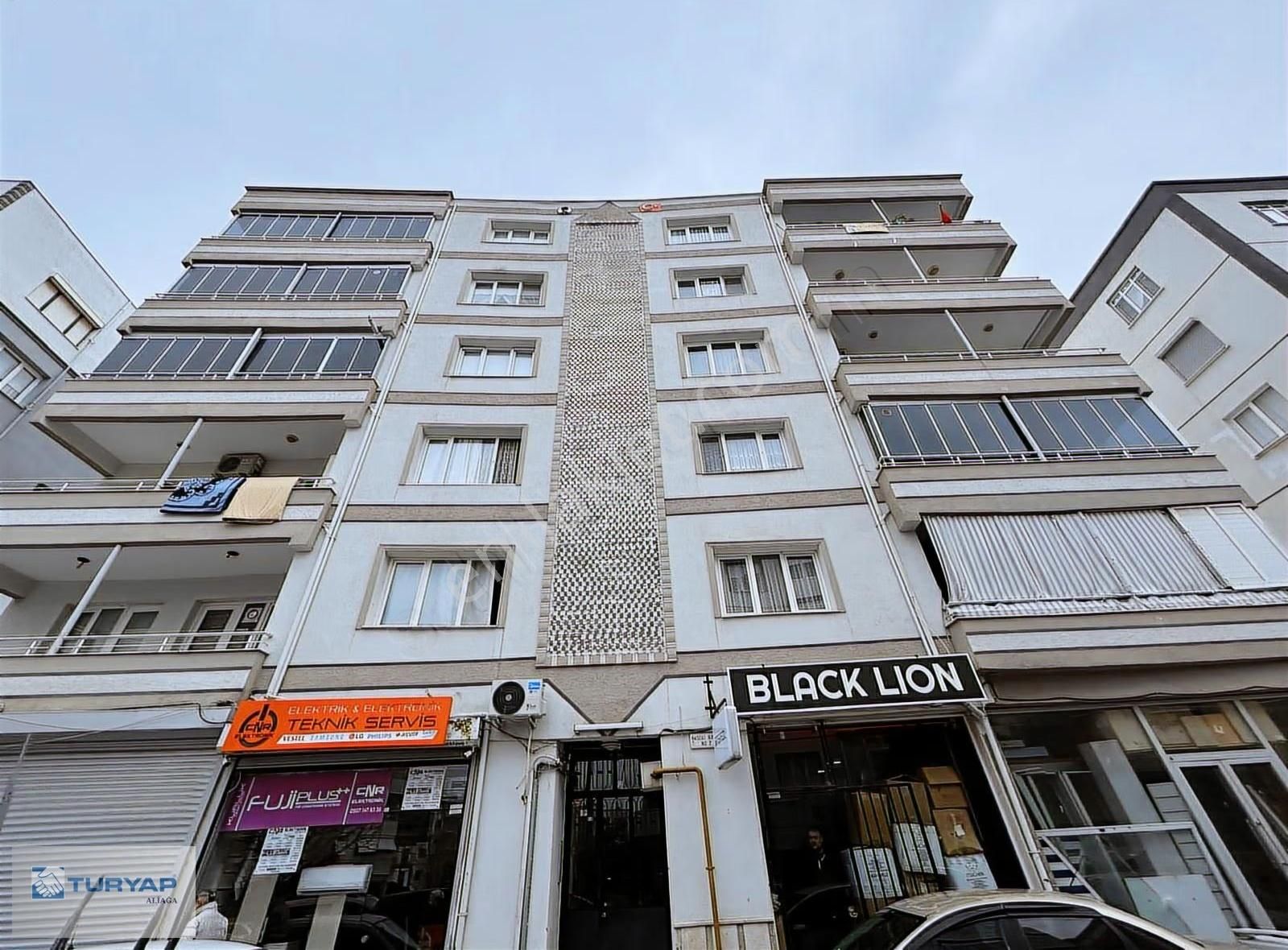 Aliağa Şirinler Sokağında Satılık 3+1 Daire