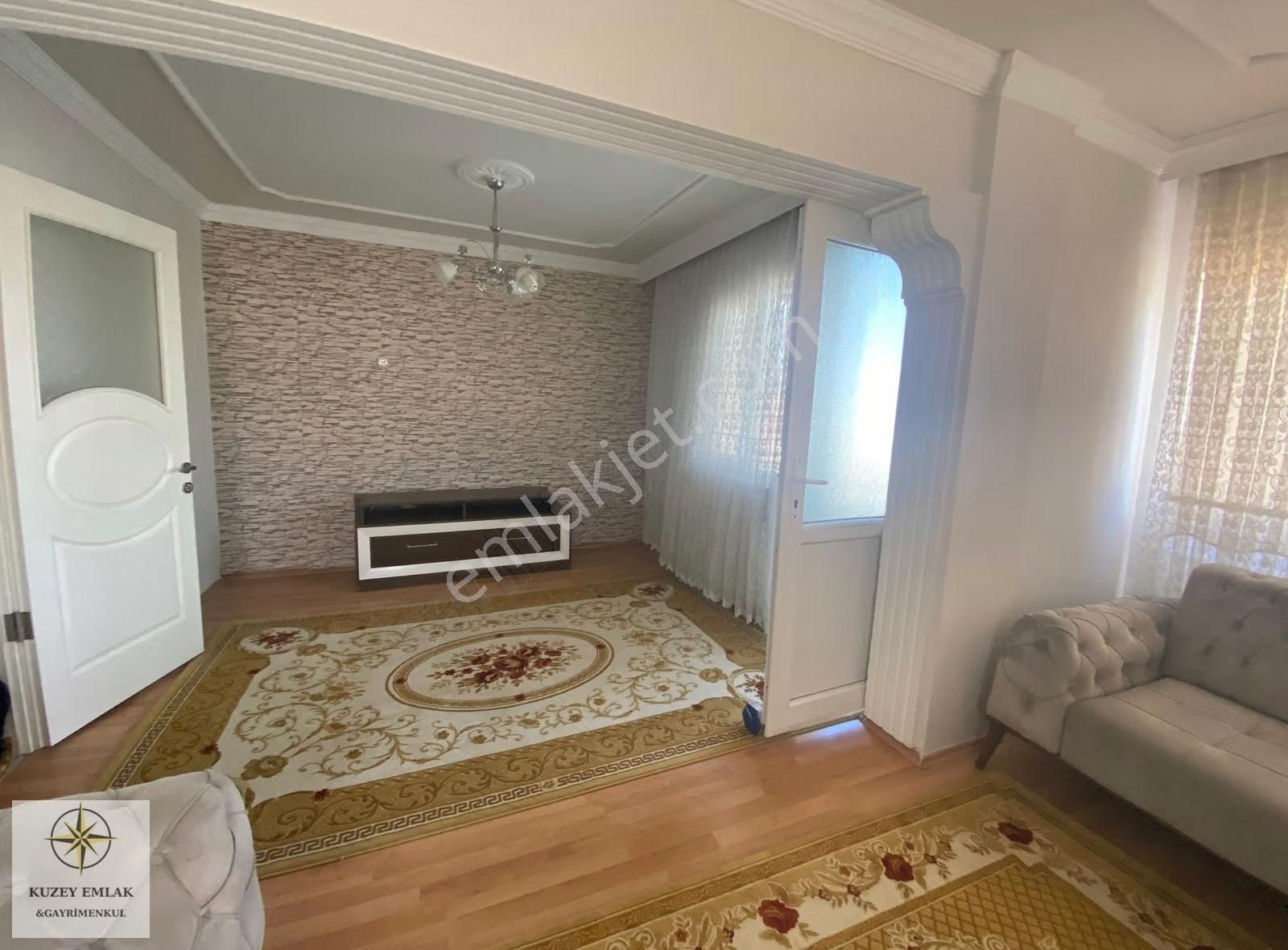 Kuzey Emlaktan Cumhuriyet Okulu Civarı Satılık Eşyalı Daire - Görsel 3