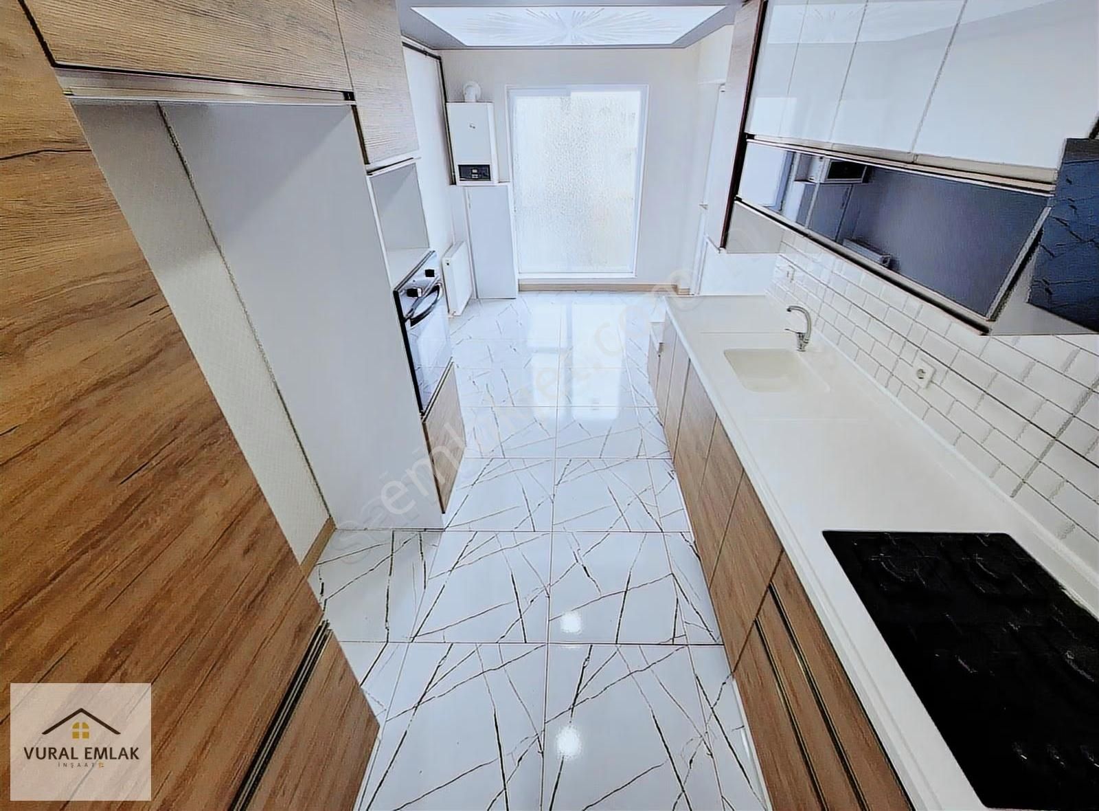 Vural'dan Yenikent'de Merkezi Güzergahta 3+1 C. Balkonlu Daire