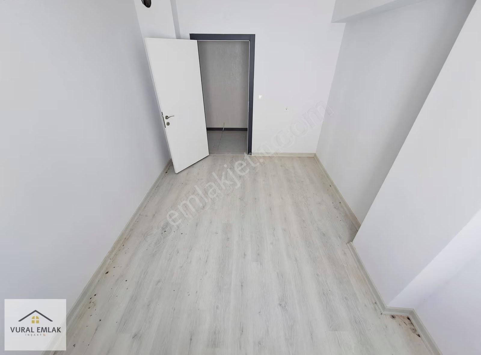 Vural'dan Devasa Genişlikte, Ara Kat, Ön Cephe, Çift Balkon 3+1 - Görsel 3