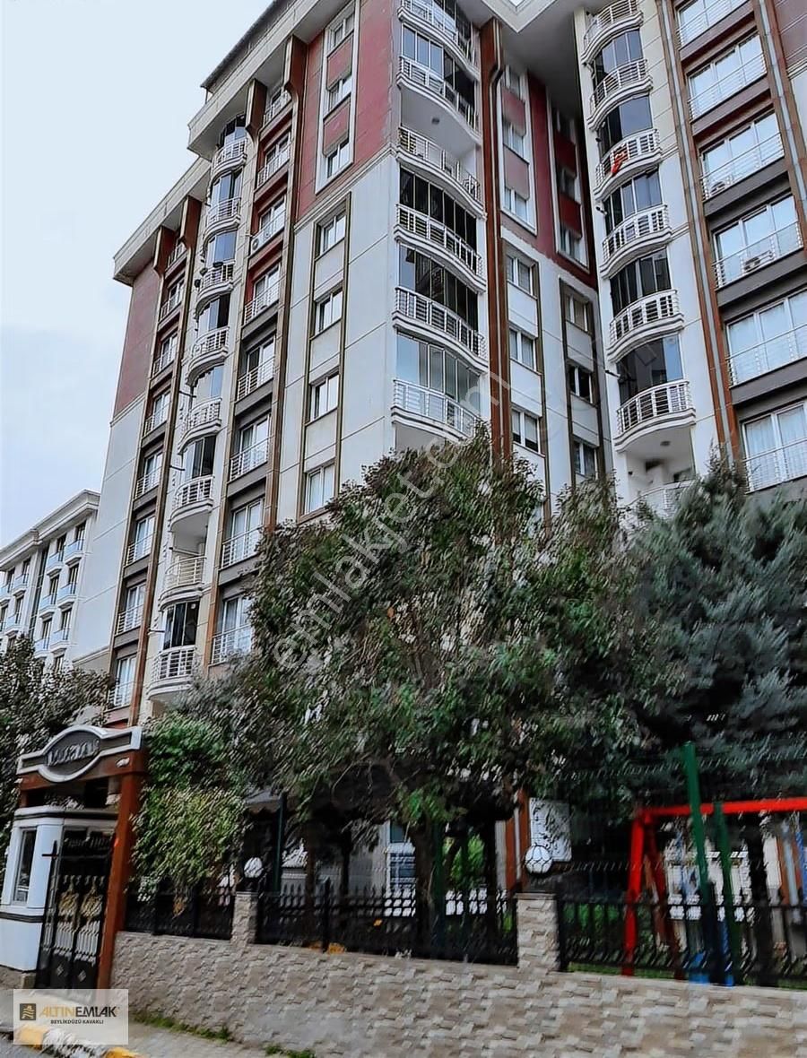 Beylikdüzü Adnan Kahveci'de Metrobüse Yakın 4+1 200 M2 Satılık D