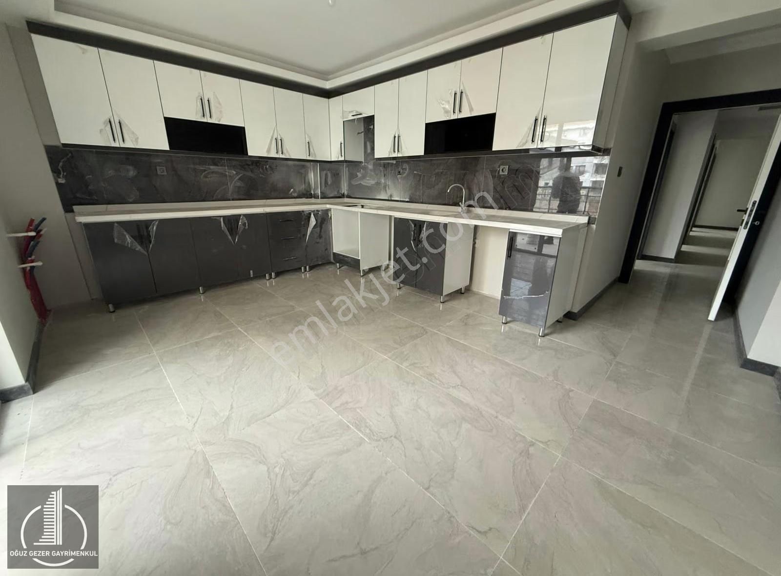 Oğuz Gezer Gayrimenkul'den Otobüs Güzergah Cadde Üzeri 3+1 Daire