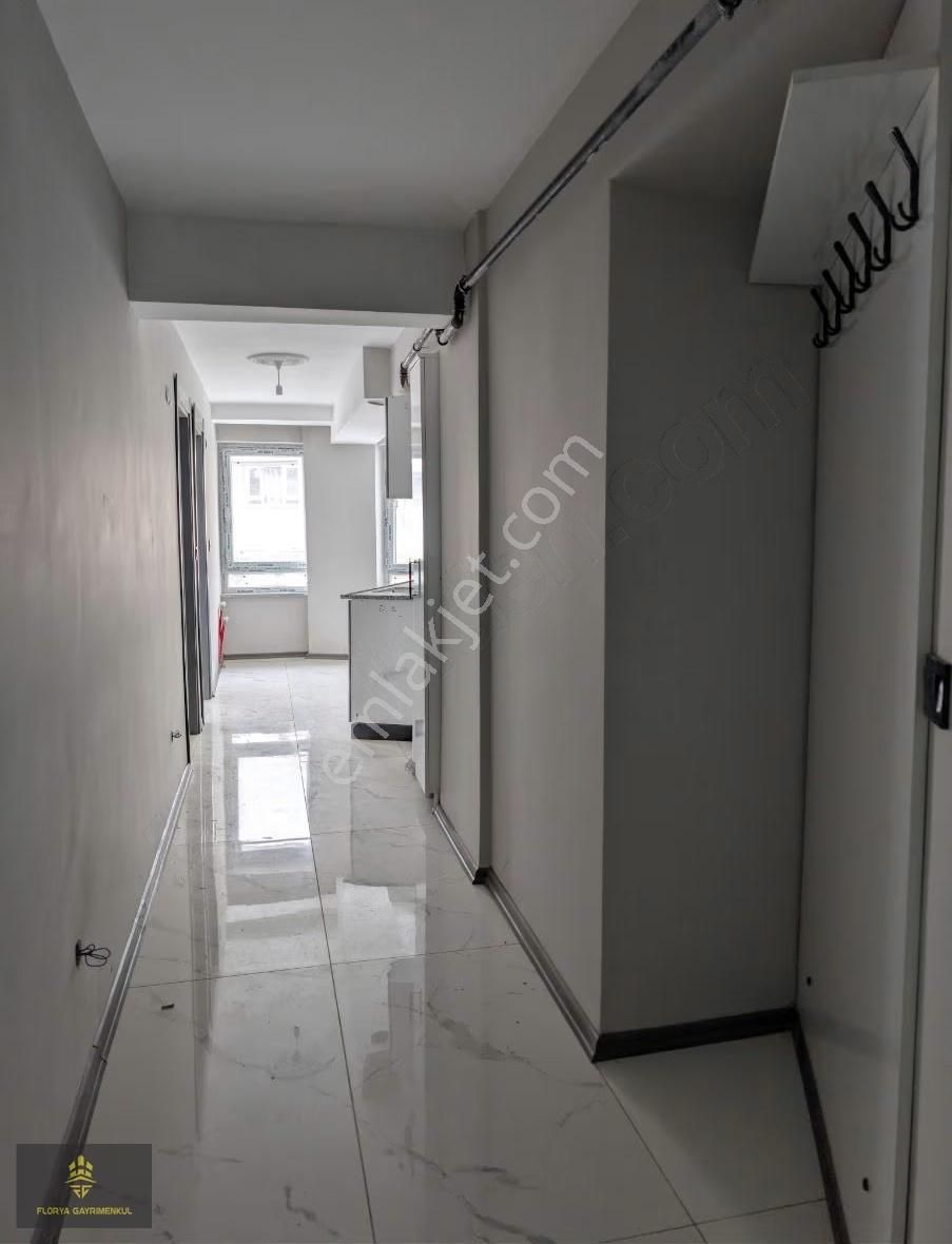 Örme Sokak Üzeri Çok Geniş Köşe 1+1 Daire (kiracı Garantili) - Görsel 5