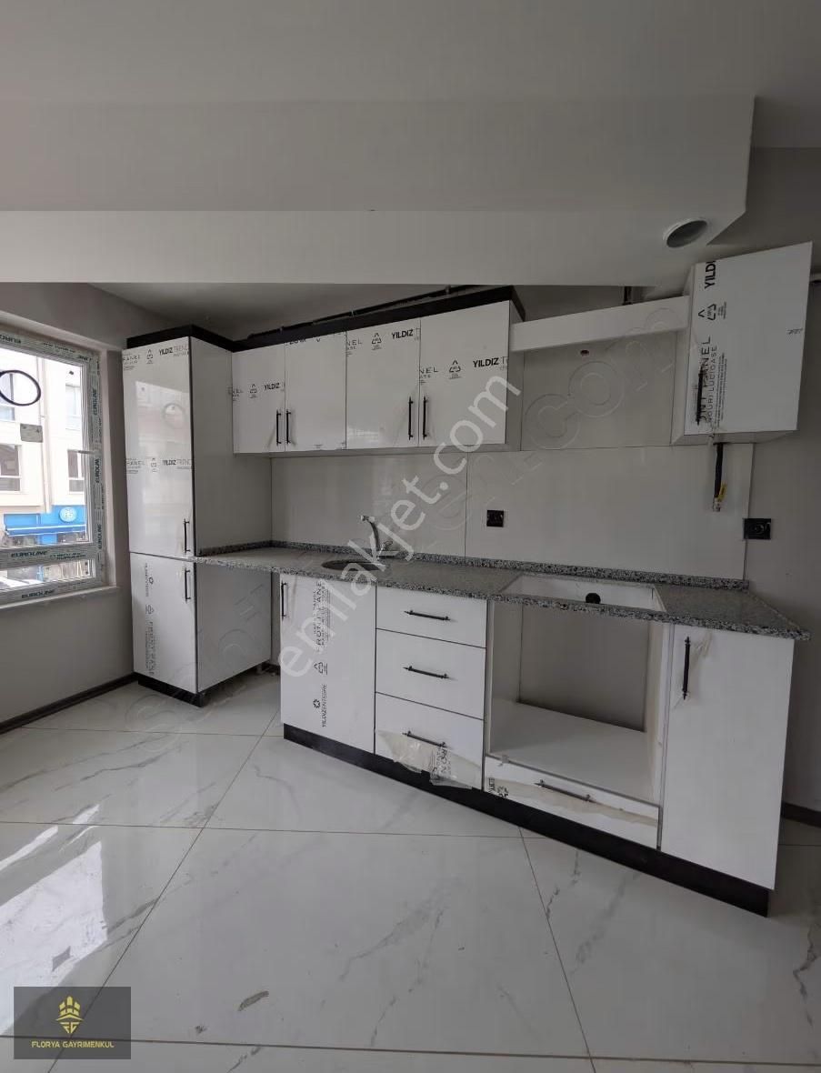 Örme Sokak Üzeri Çok Geniş Köşe 1+1 Daire (kiracı Garantili) - Görsel 9