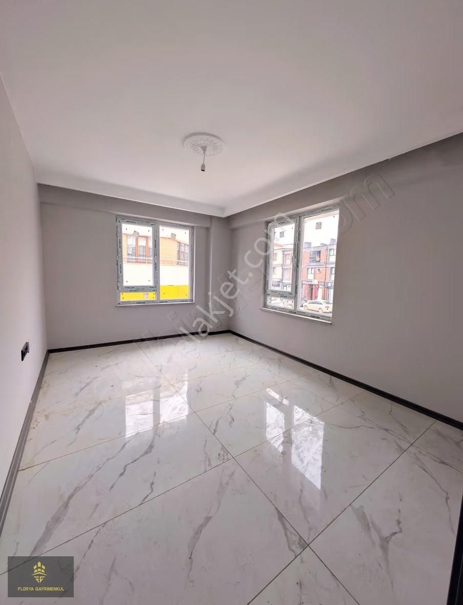 Örme Sokak Üzeri Çok Geniş Köşe 1+1 Daire (kiracı Garantili)