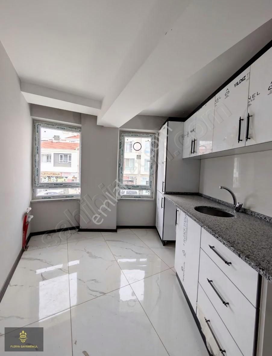 Örme Sokak Üzeri Çok Geniş Köşe 1+1 Daire (kiracı Garantili) - Görsel 6
