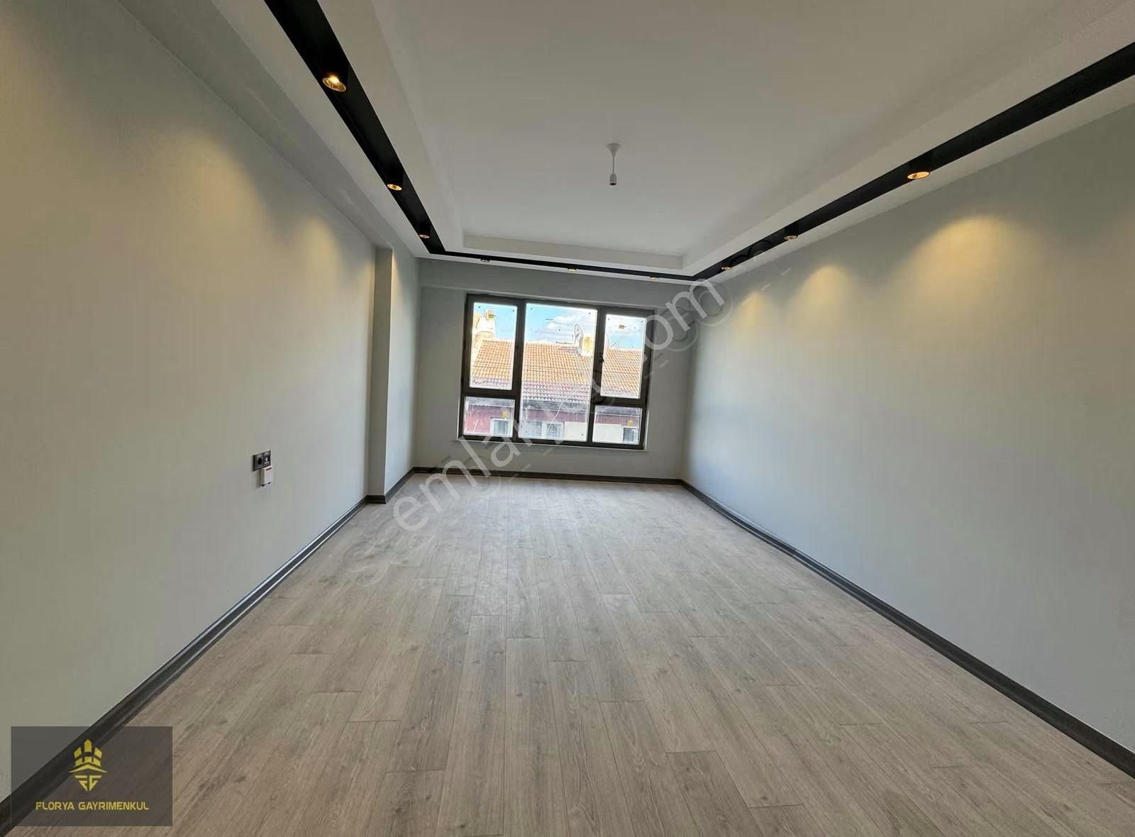 Çamlıca Mh Tramvay Yakını Özel Garaj Cam Balkon Ebv Banyo