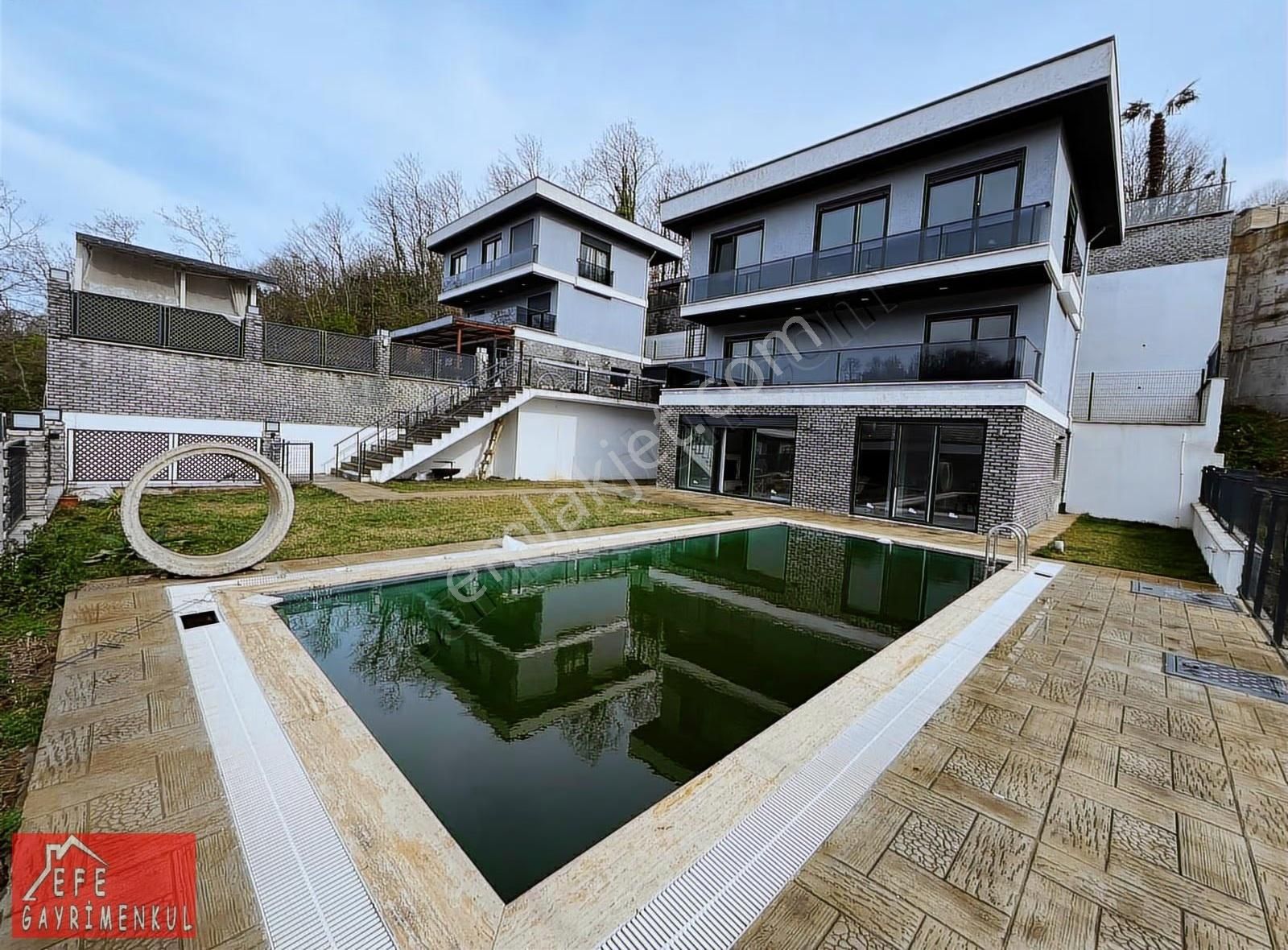 Şile Kızılca'da Müstakil Havuzlu 3 Katlı 6+1 Sıfır Lüks Villa