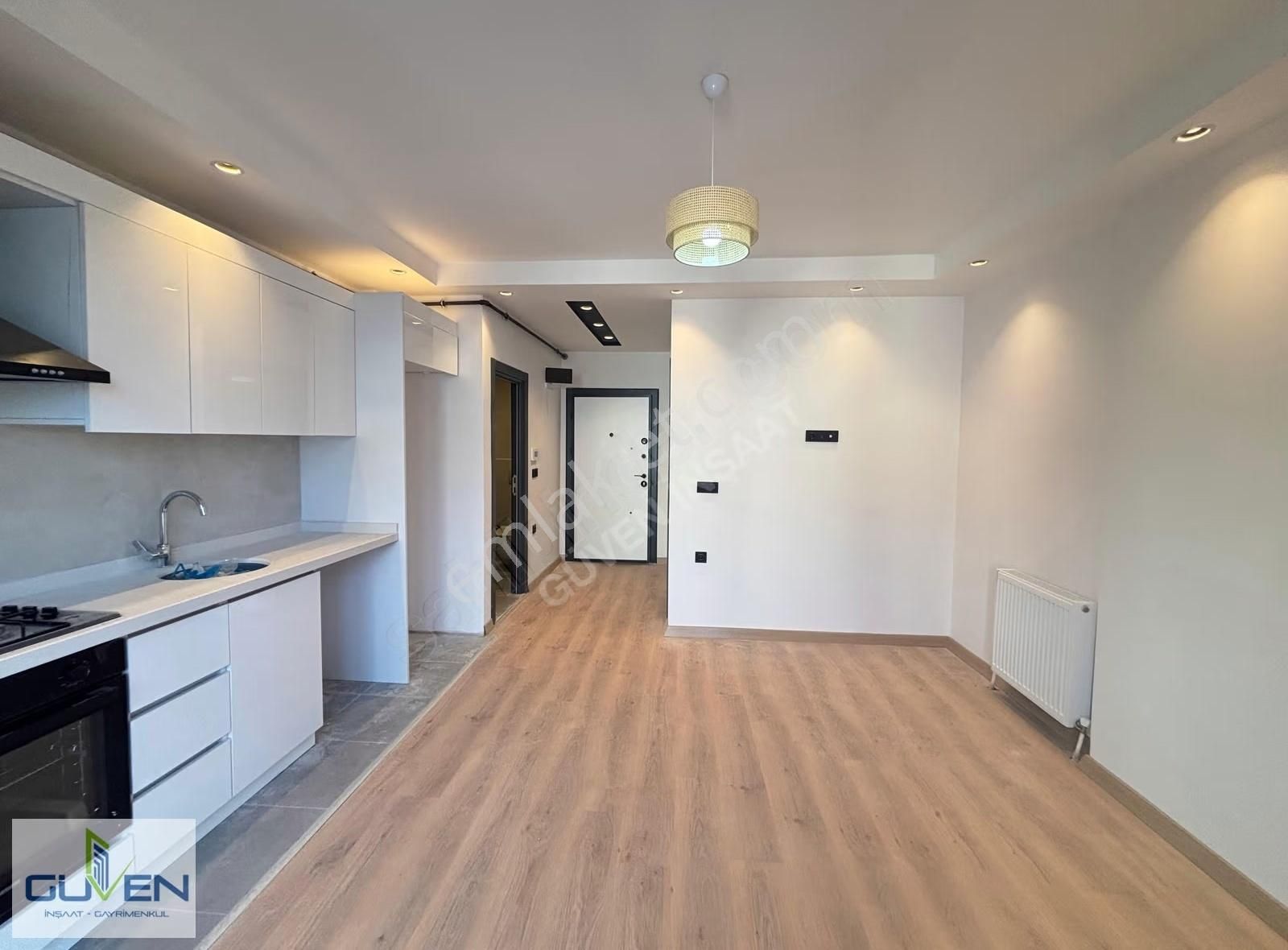 Güven'den Merkezi Konumda İskanlı Ön Cephe K.otoparklı 1+1 Daire - Görsel 4
