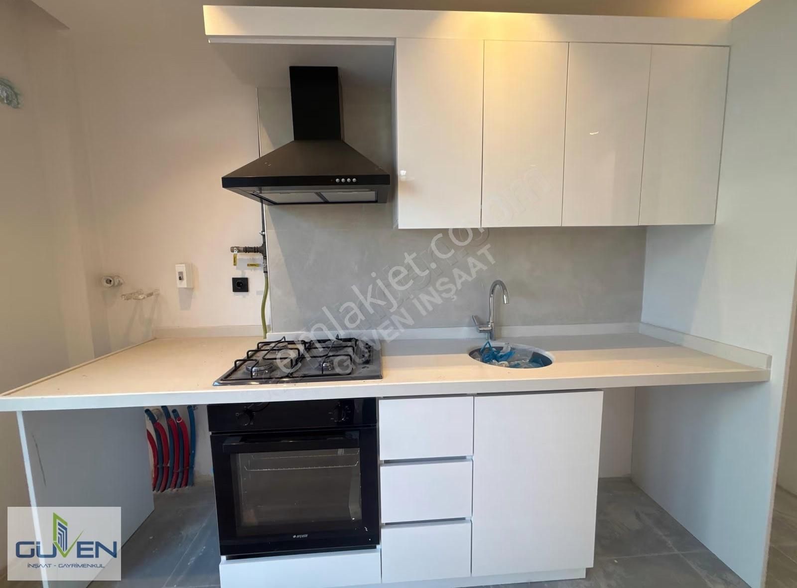 Güven'den Merkezi Konumda İskanlı Ön Cephe K.otoparklı 1+1 Daire - Görsel 9
