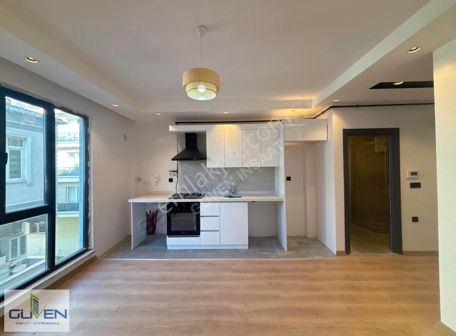Güven'den Merkezi Konumda İskanlı Ön Cephe K.otoparklı 1+1 Daire - Görsel 3