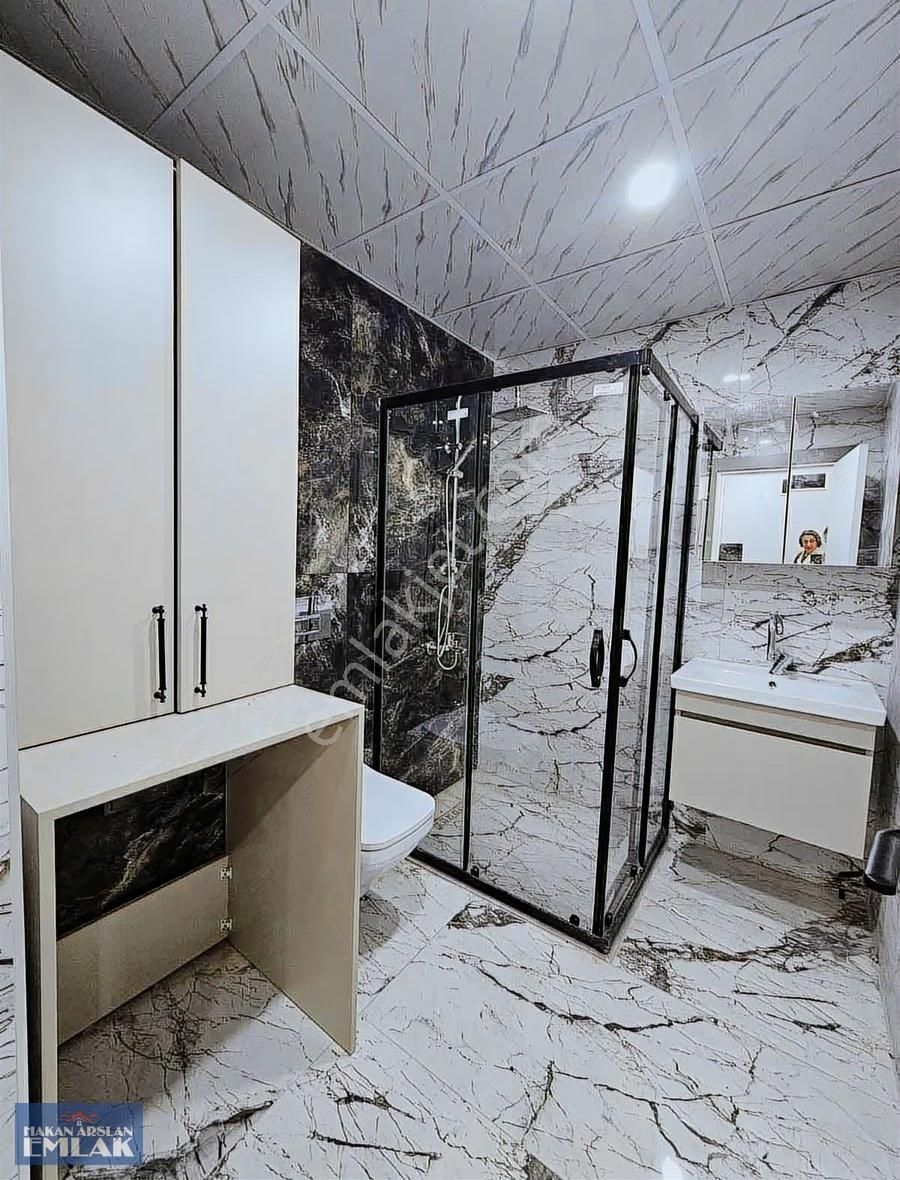 Erenköy'de Cadde'ye Yakın Kiralık 1+1 Daire - Görsel 3