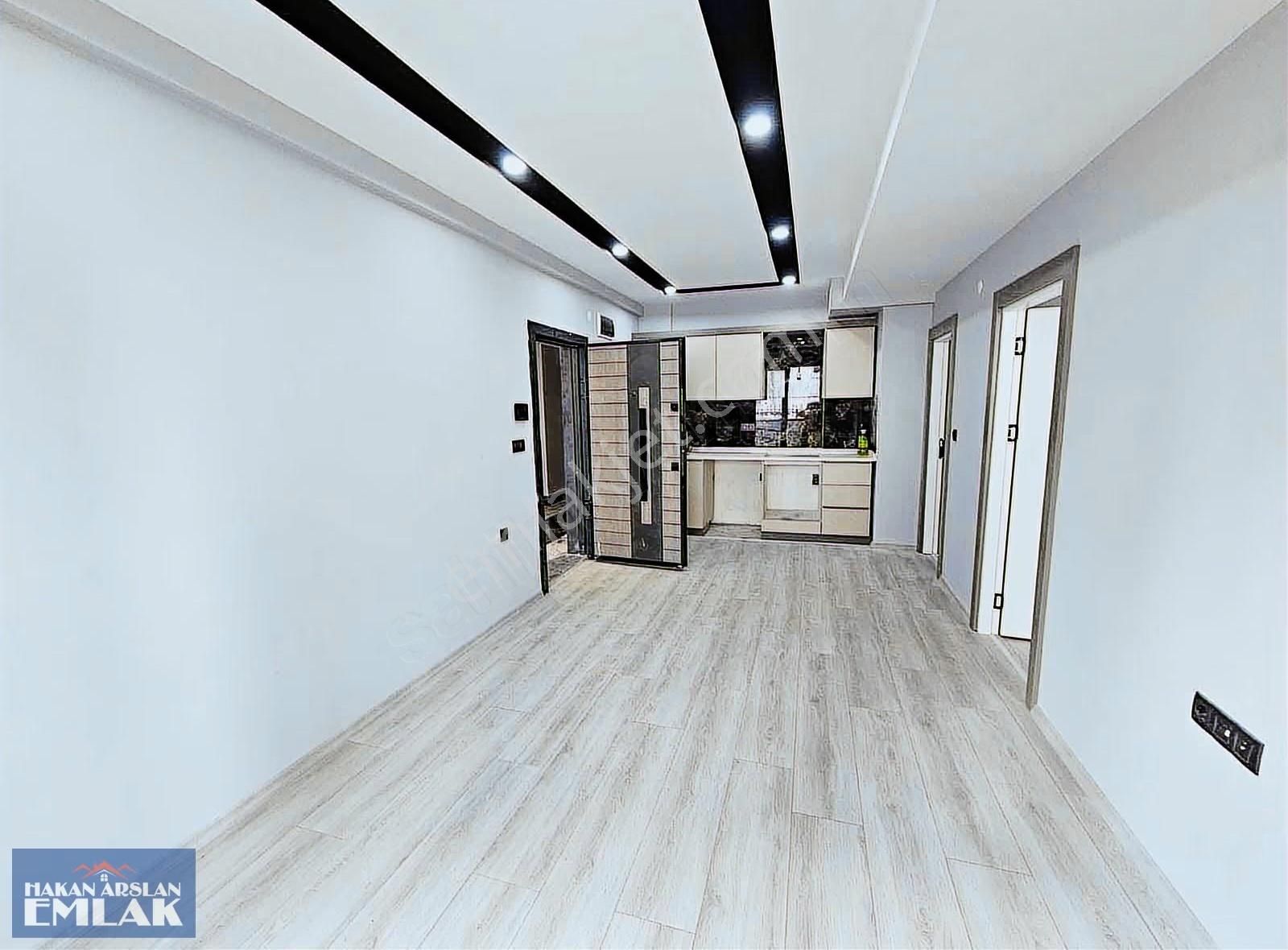 Erenköy'de Cadde'ye Yakın Kiralık 1+1 Daire