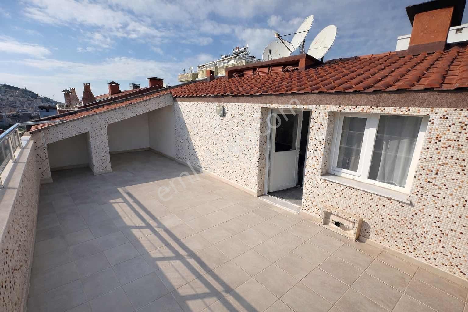 Kuşadası Merkezde 1+1 Ful Eşyalı Çatı Katı Kiralık Daire - Görsel 4