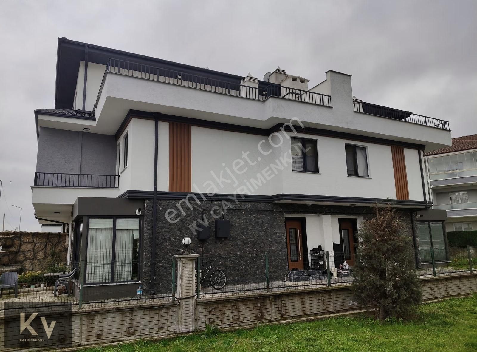 Kv Gayrimenkul'den Yazlık Mah. Mükemmel Konumda Satılık Tripleks - Görsel 12