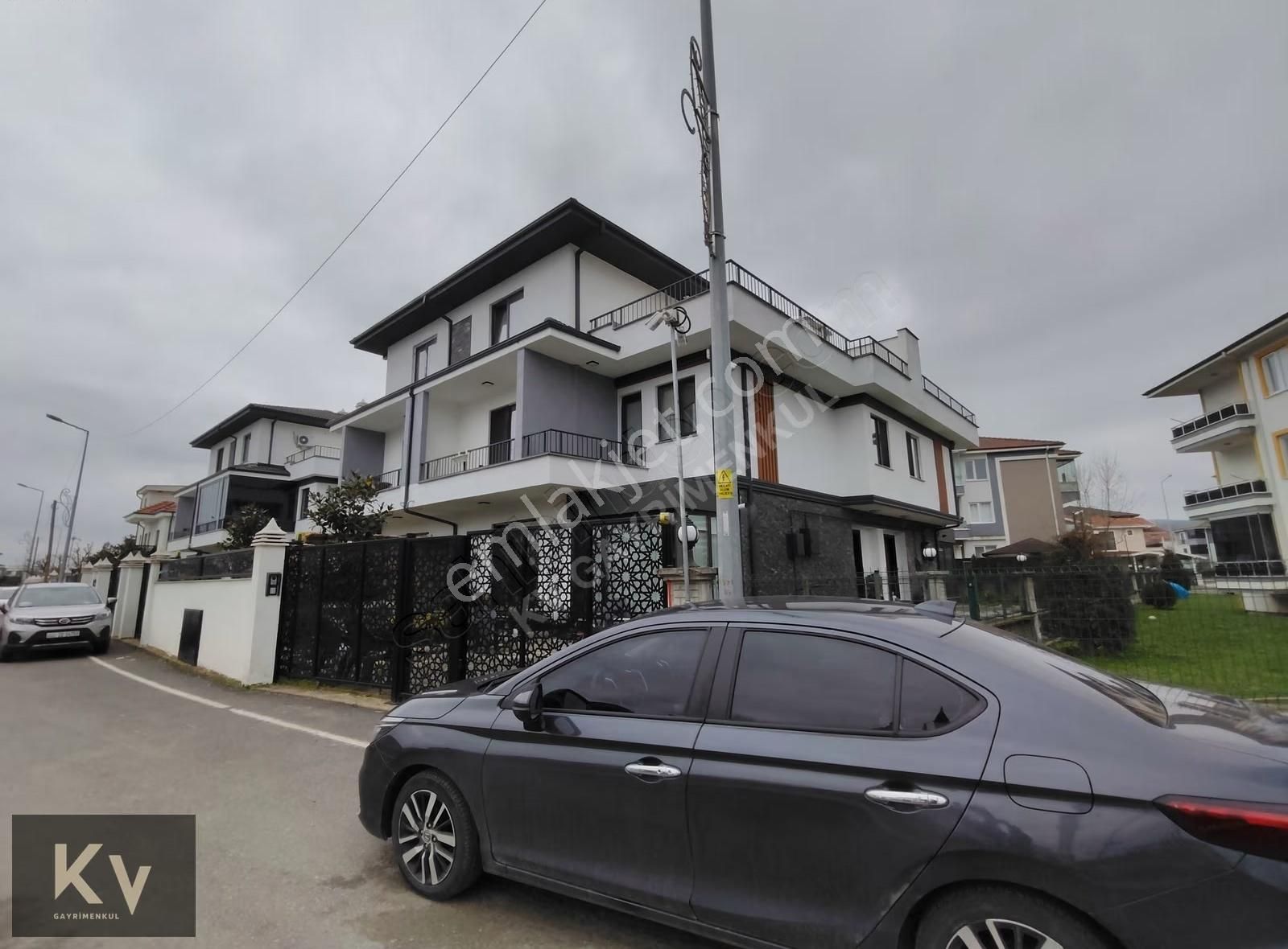 Kv Gayrimenkul'den Yazlık Mah. Mükemmel Konumda Satılık Tripleks - Görsel 27