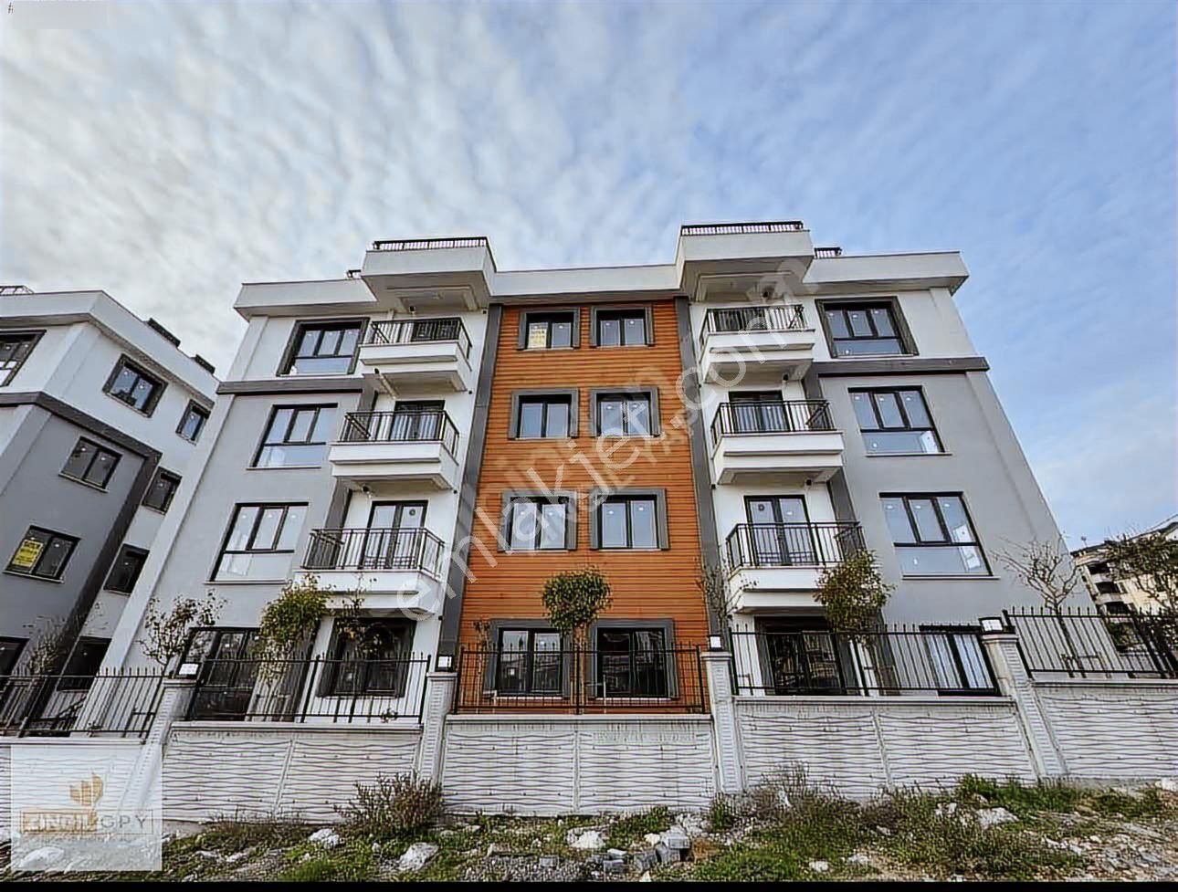 Bolluca Mavigöl Caddesinde Kiralık 2+1 Daire