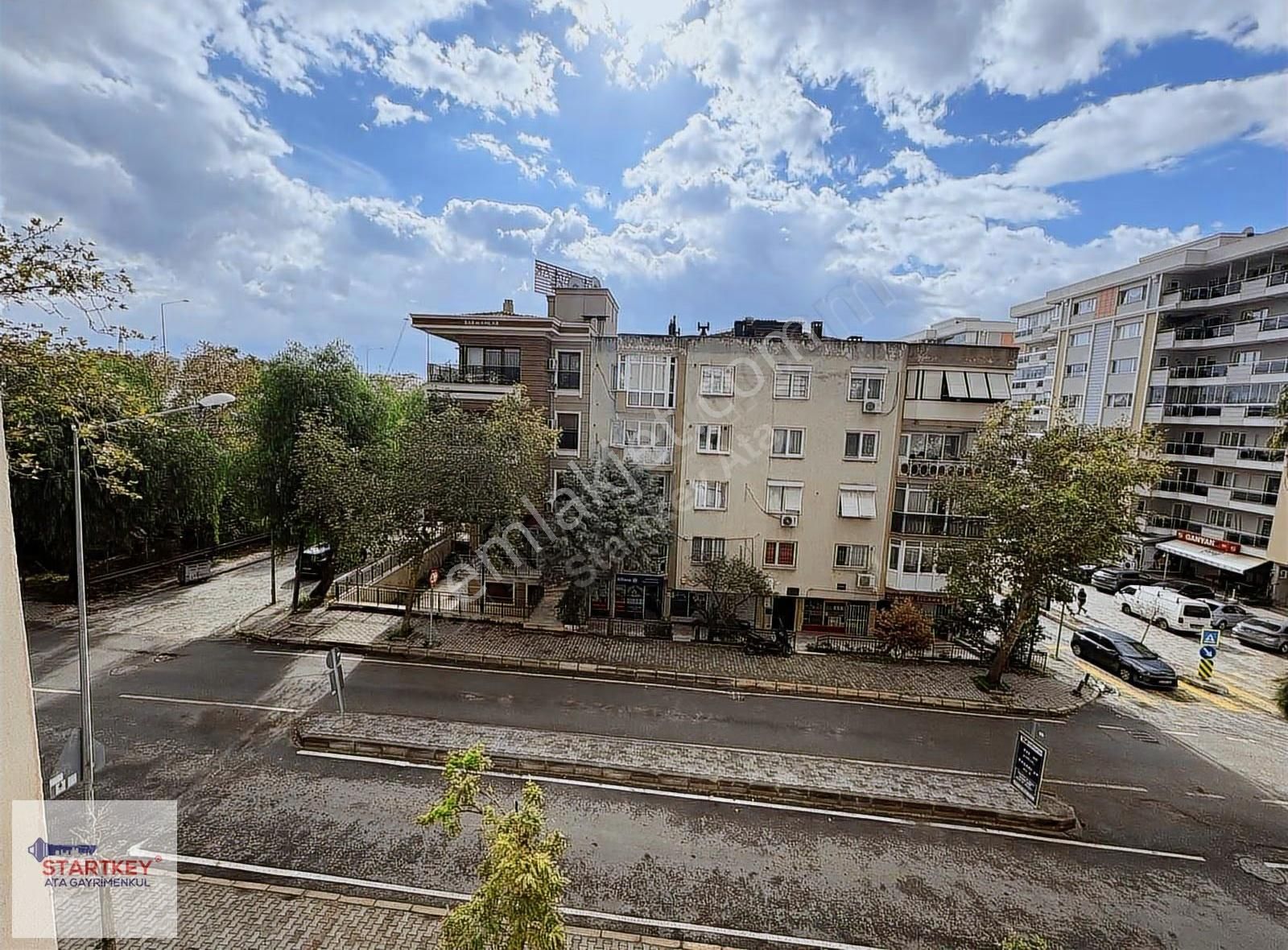 Bornova'da Merkezi Konumda Geniş Ferah Daire - Görsel 21