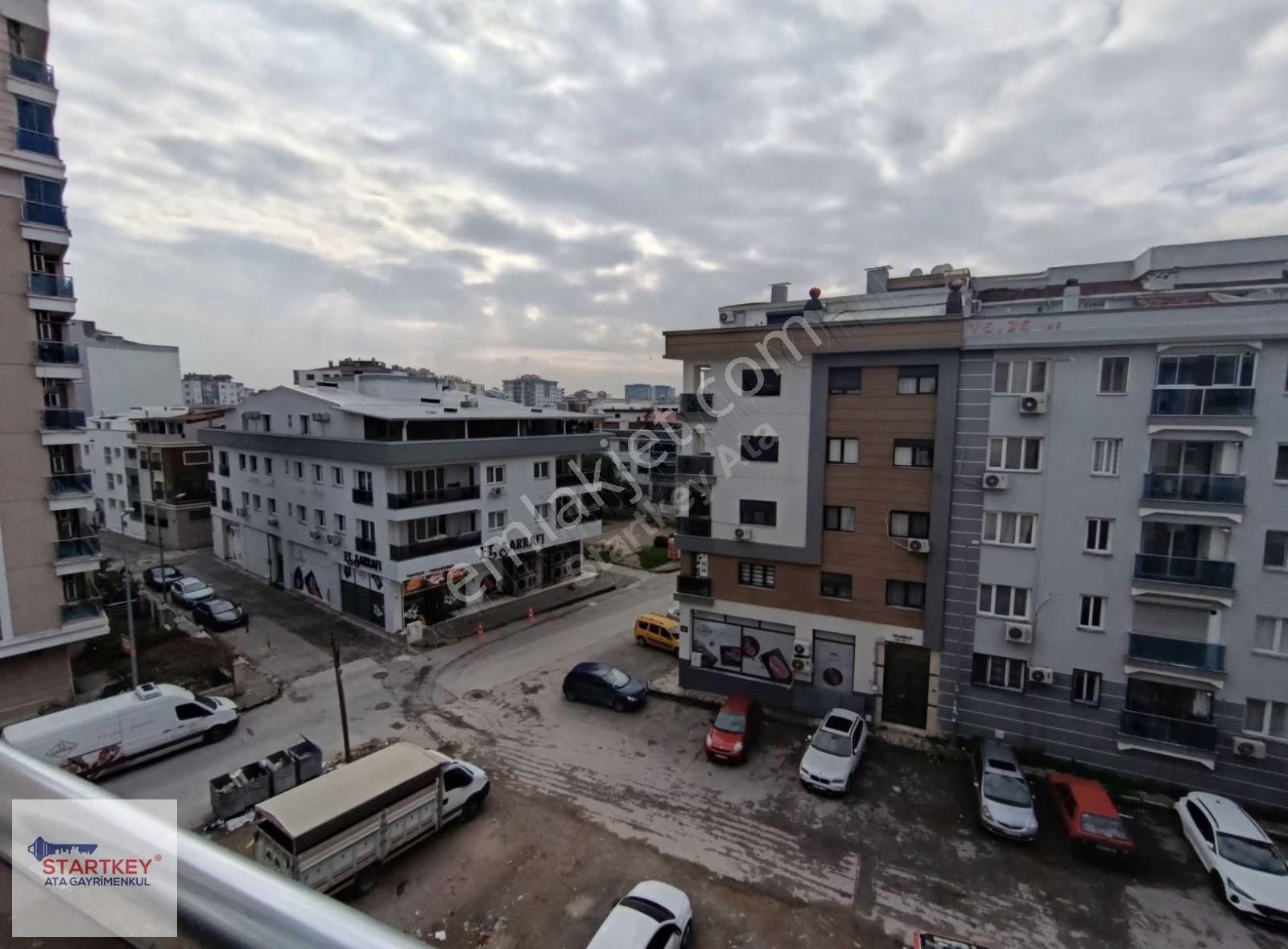 Karşıyaka Örnekköy Mahallesi Kapalı Mutfak 3+1 Satılık Daire