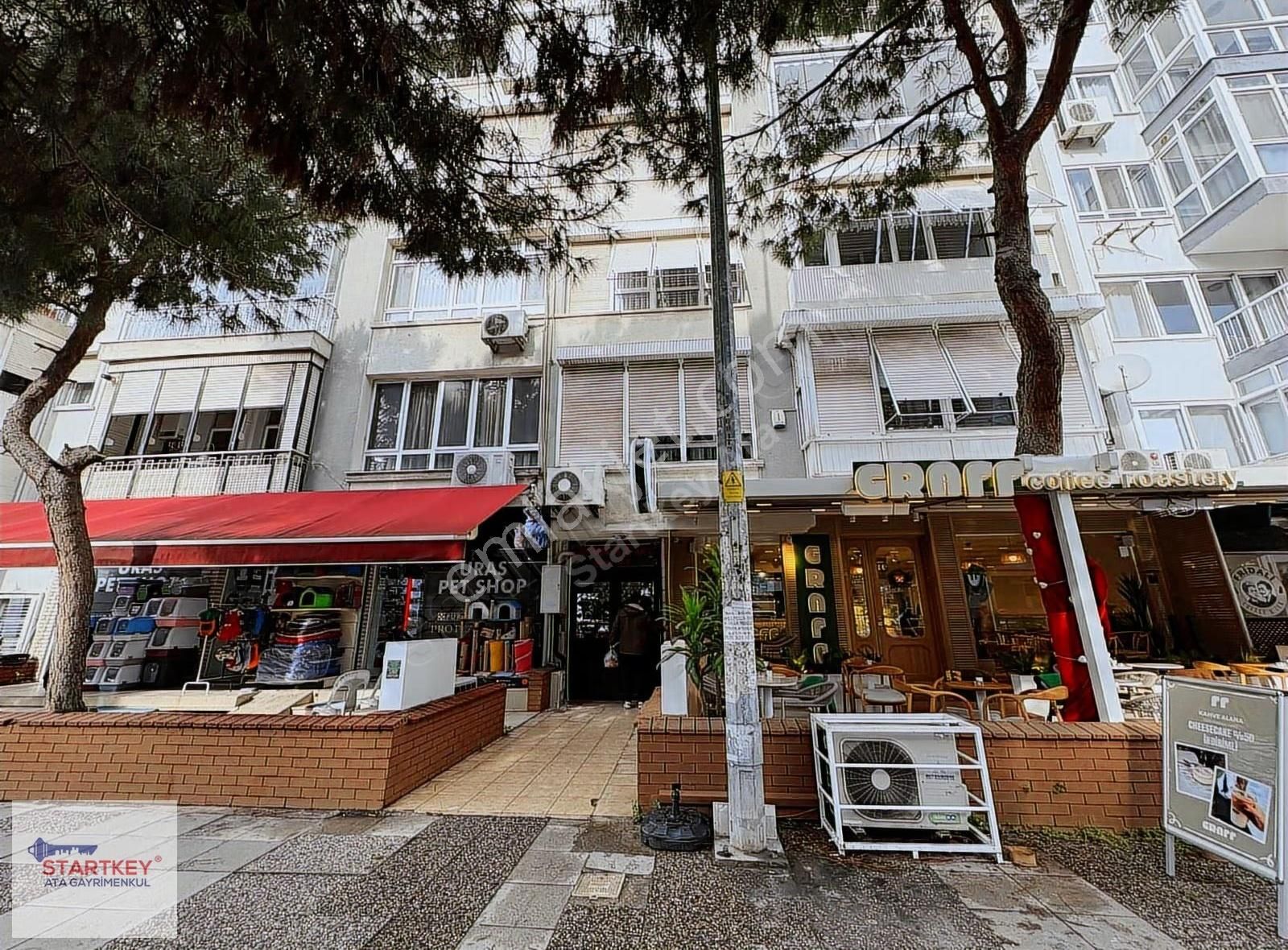 Karşıyaka Bostanlı Girne Caddesi Üzeri 3+1 Satılık Daire