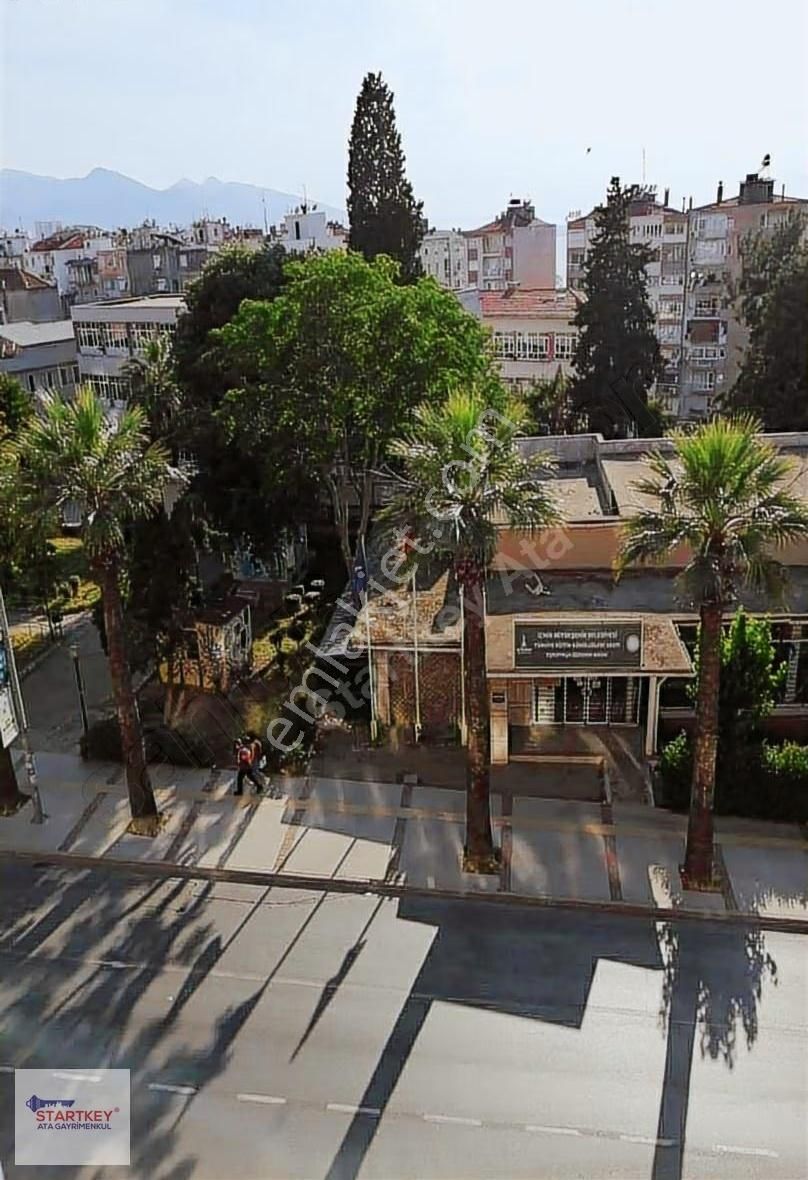 Konak Eşrefpaşa 'da Deniz Manzaralı 2+1 Satılık Daire - Görsel 4