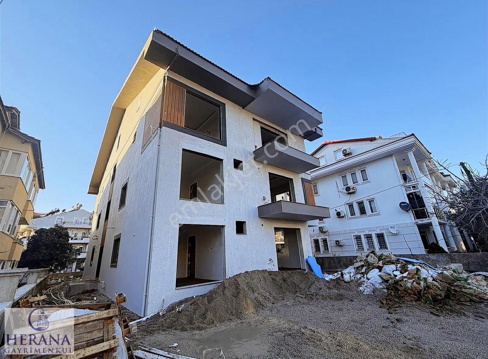 Fethiye Merkezde Satılık 4+1 Dubleks Asansörlü Bina - Görsel 12