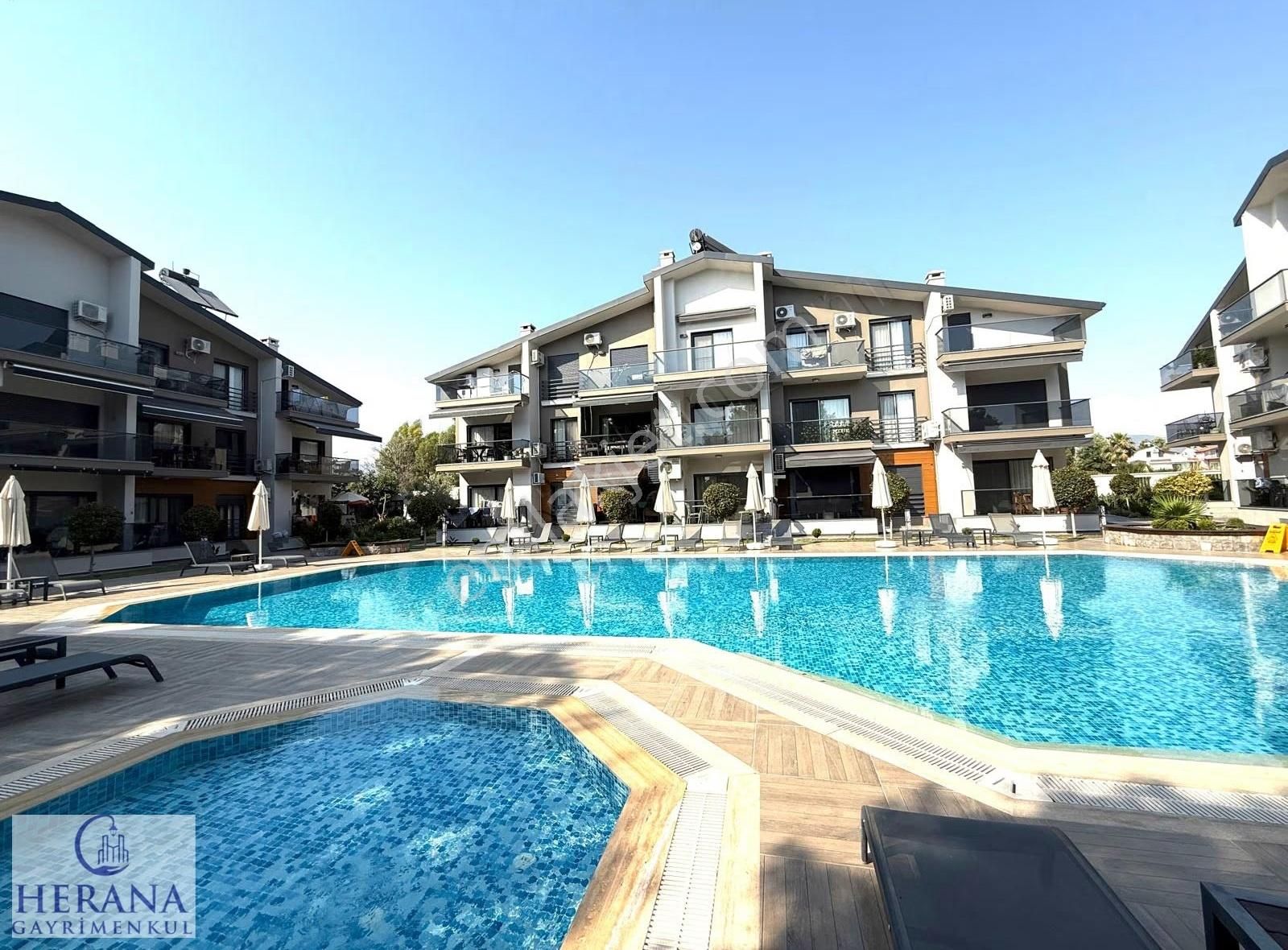 Foça Mahallesinde Havuzlu Site İçerisinde Satılık 1+1 - Görsel 4