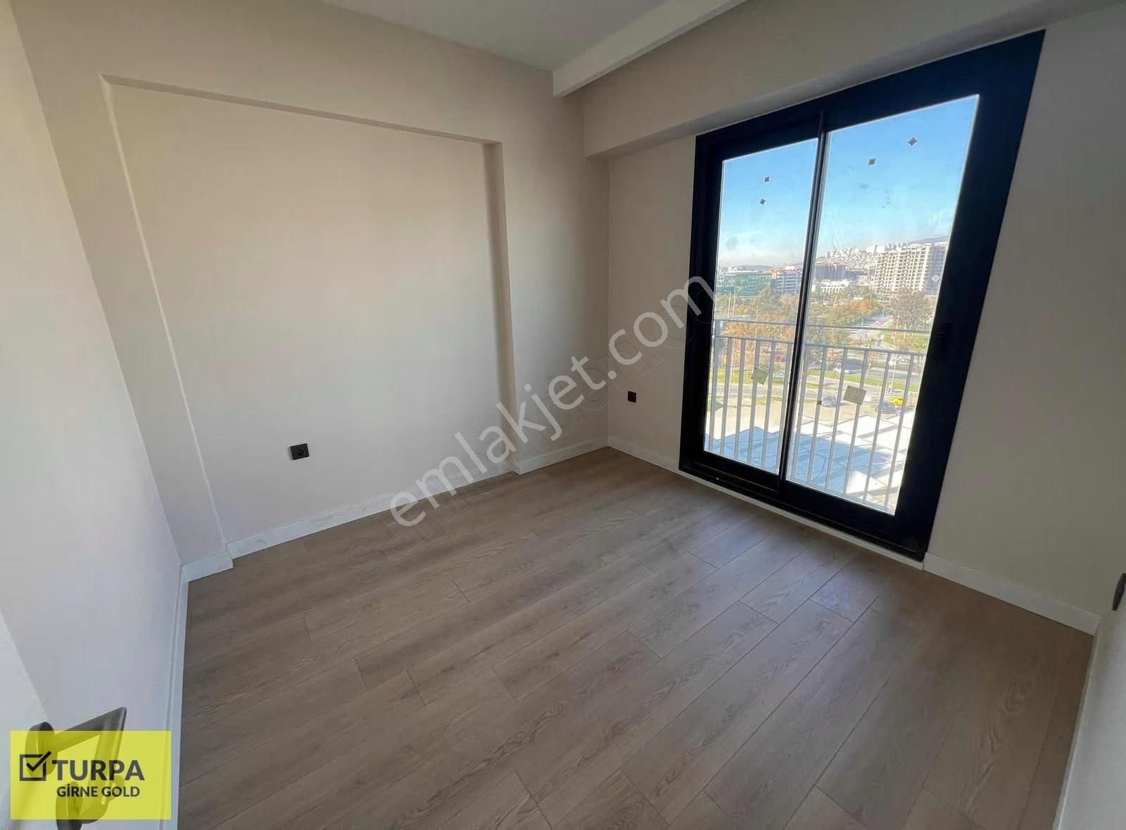 Bornova Da 1+1 Özel Teraslı Şehir Manzaralı Kiralık Daire - Görsel 7