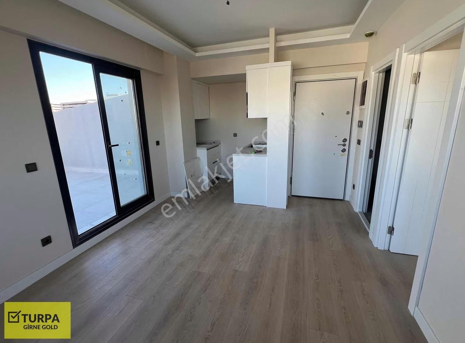 Bornova Da 1+1 Özel Teraslı Şehir Manzaralı Kiralık Daire - Görsel 10