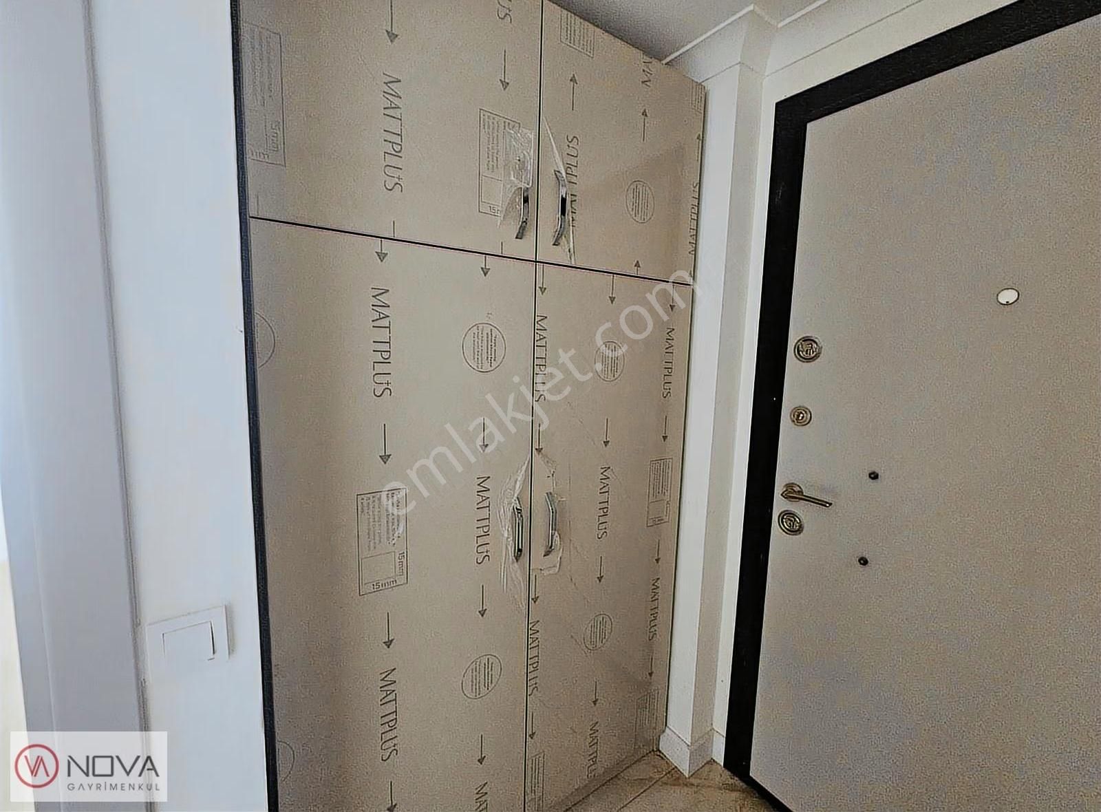 Nova'dan Suadiye Kavisli Sokakta Balkonlu Kiralık 2+1 - Görsel 15