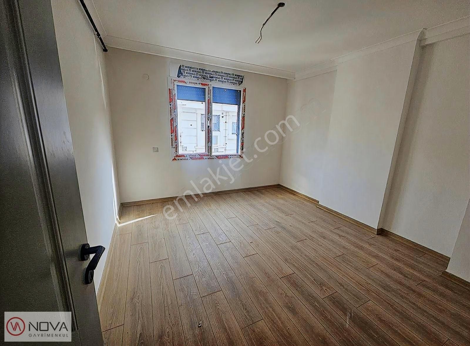 Nova'dan Suadiye Kavisli Sokakta Balkonlu Kiralık 2+1 - Görsel 11