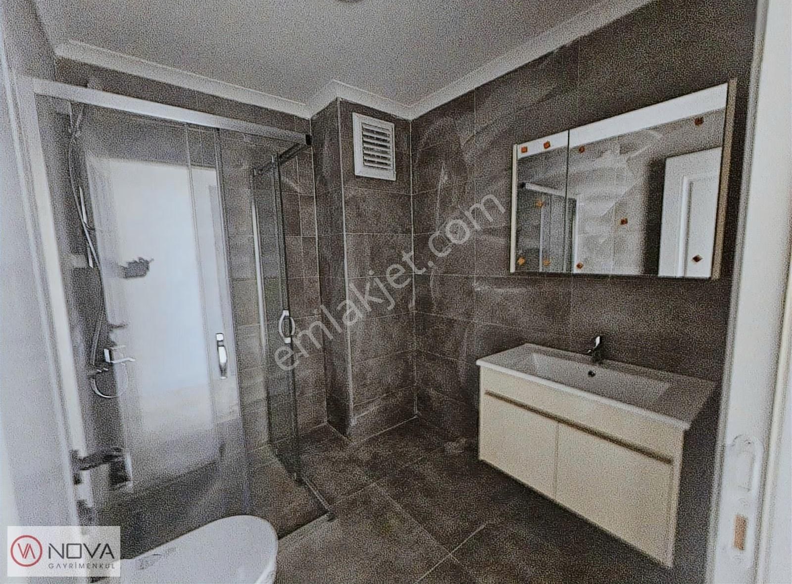 Nova'dan Suadiye Kavisli Sokakta Balkonlu Kiralık 2+1 - Görsel 9