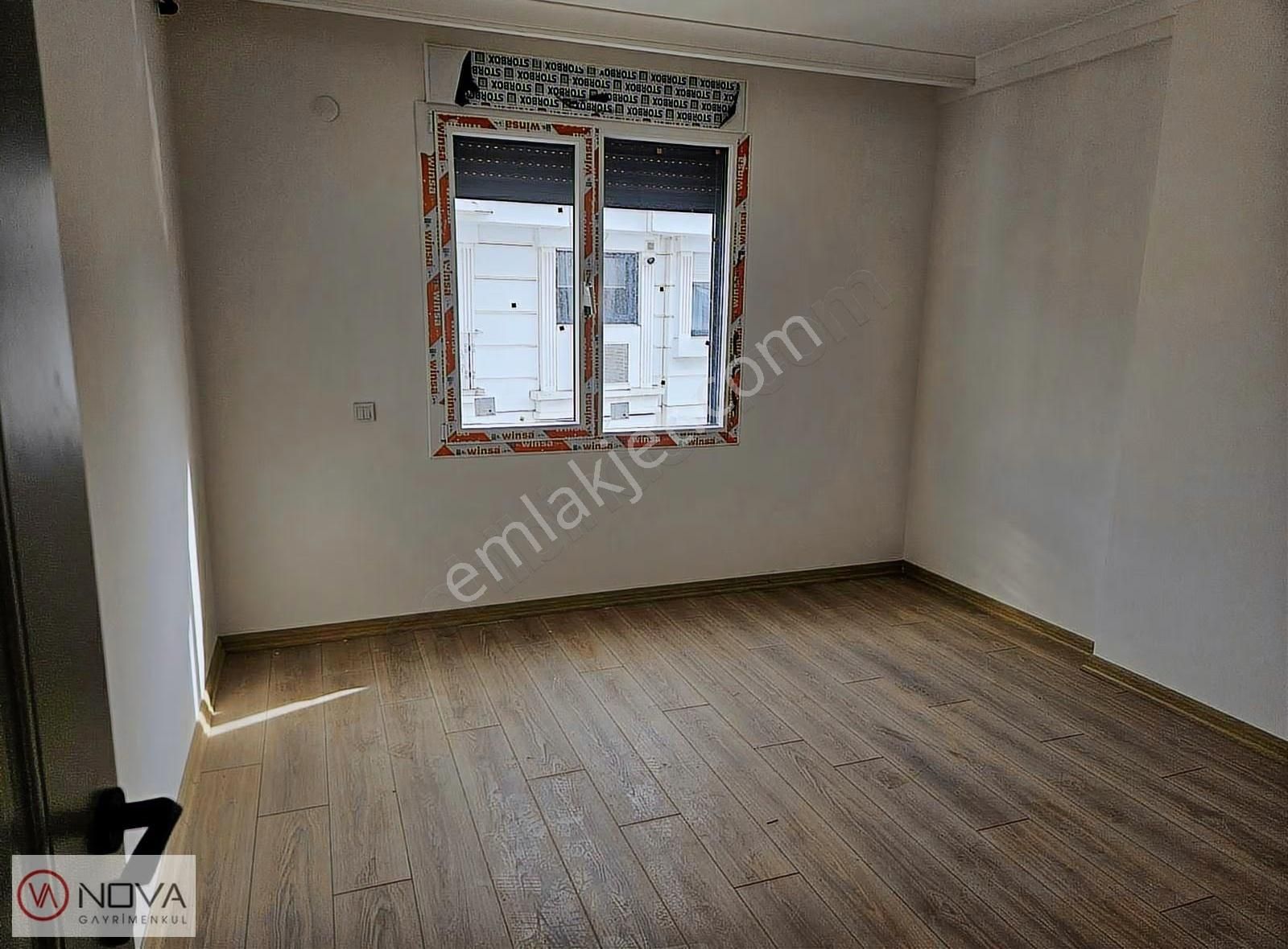 Nova'dan Suadiye Kavisli Sokakta Balkonlu Kiralık 2+1 - Görsel 2