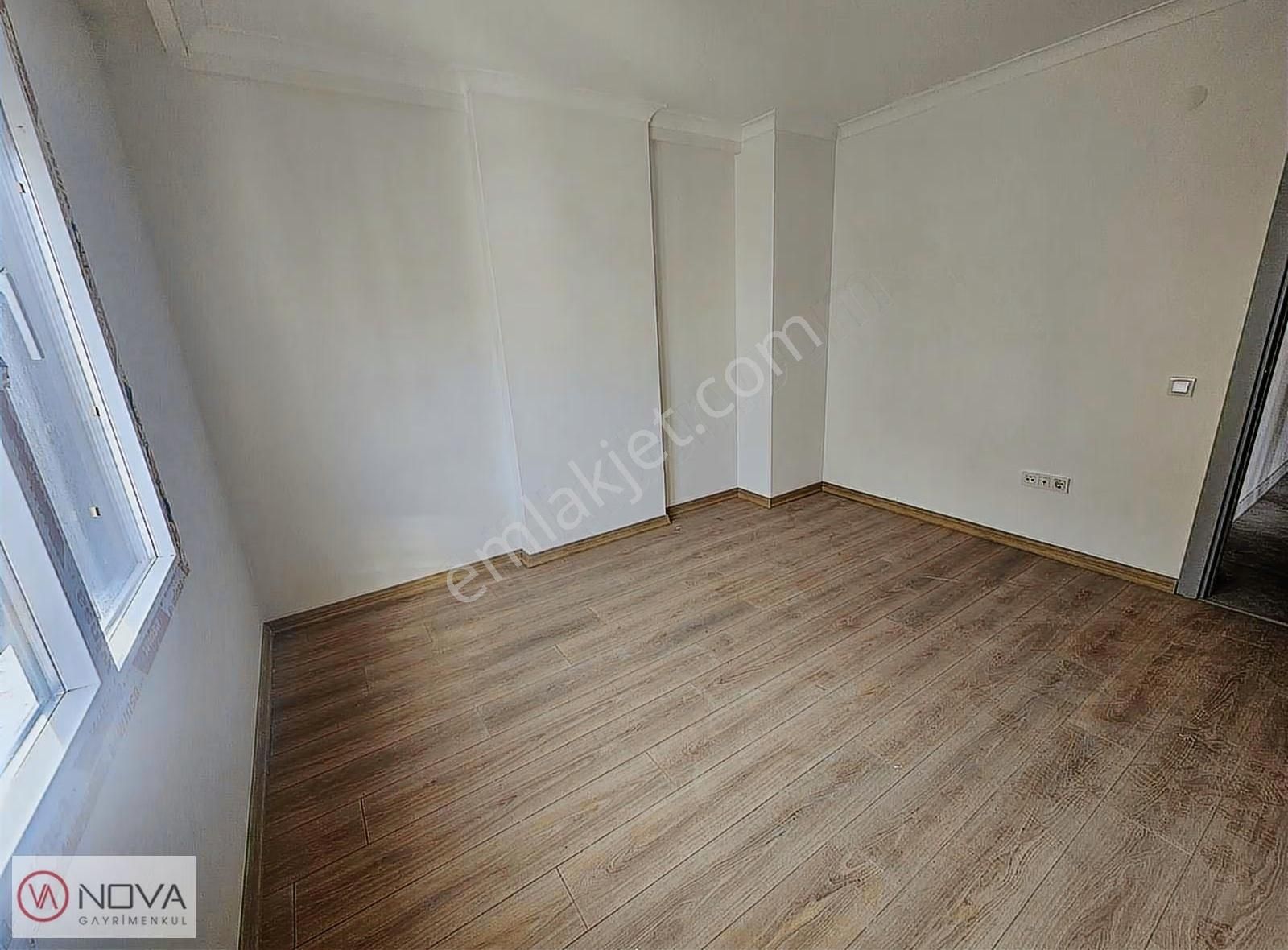 Nova'dan Suadiye Kavisli Sokakta Balkonlu Kiralık 2+1 - Görsel 12