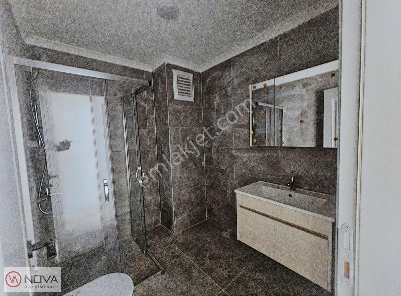 Nova'dan Suadiye Kavisli Sokakta Balkonlu Kiralık 2+1 - Görsel 4