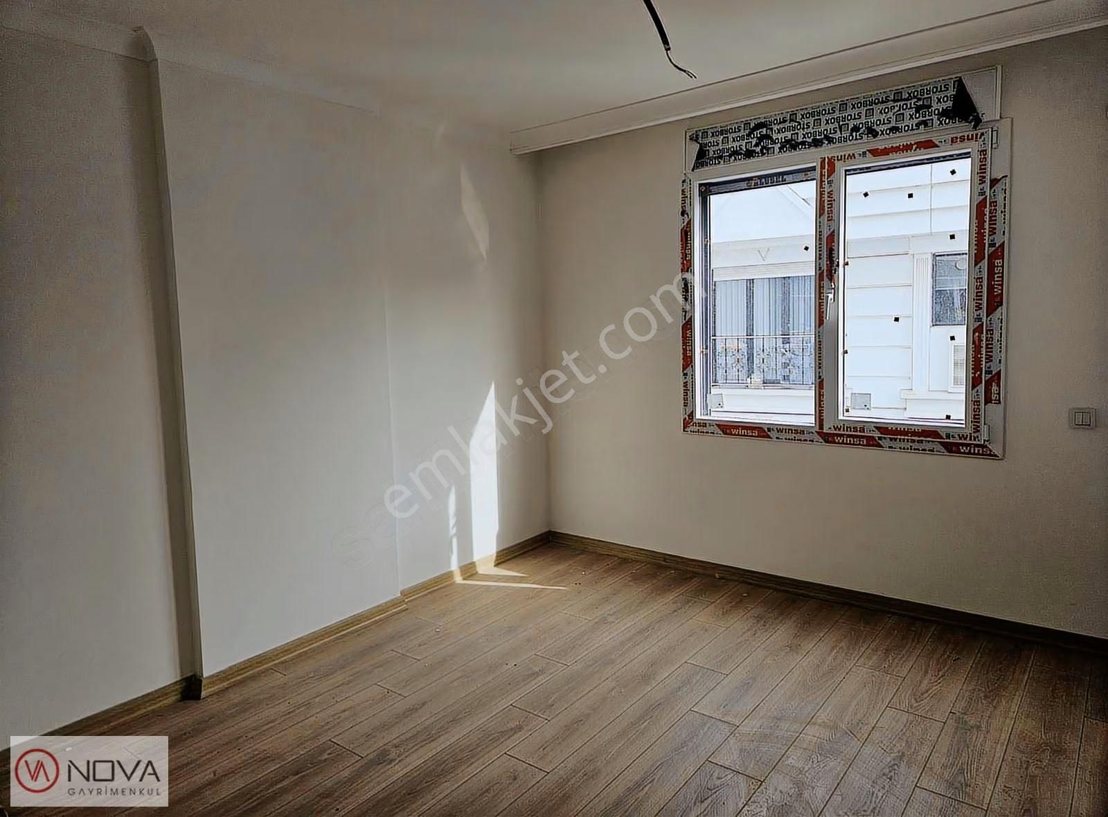 Nova'dan Suadiye Kavisli Sokakta Balkonlu Kiralık 2+1 - Görsel 6