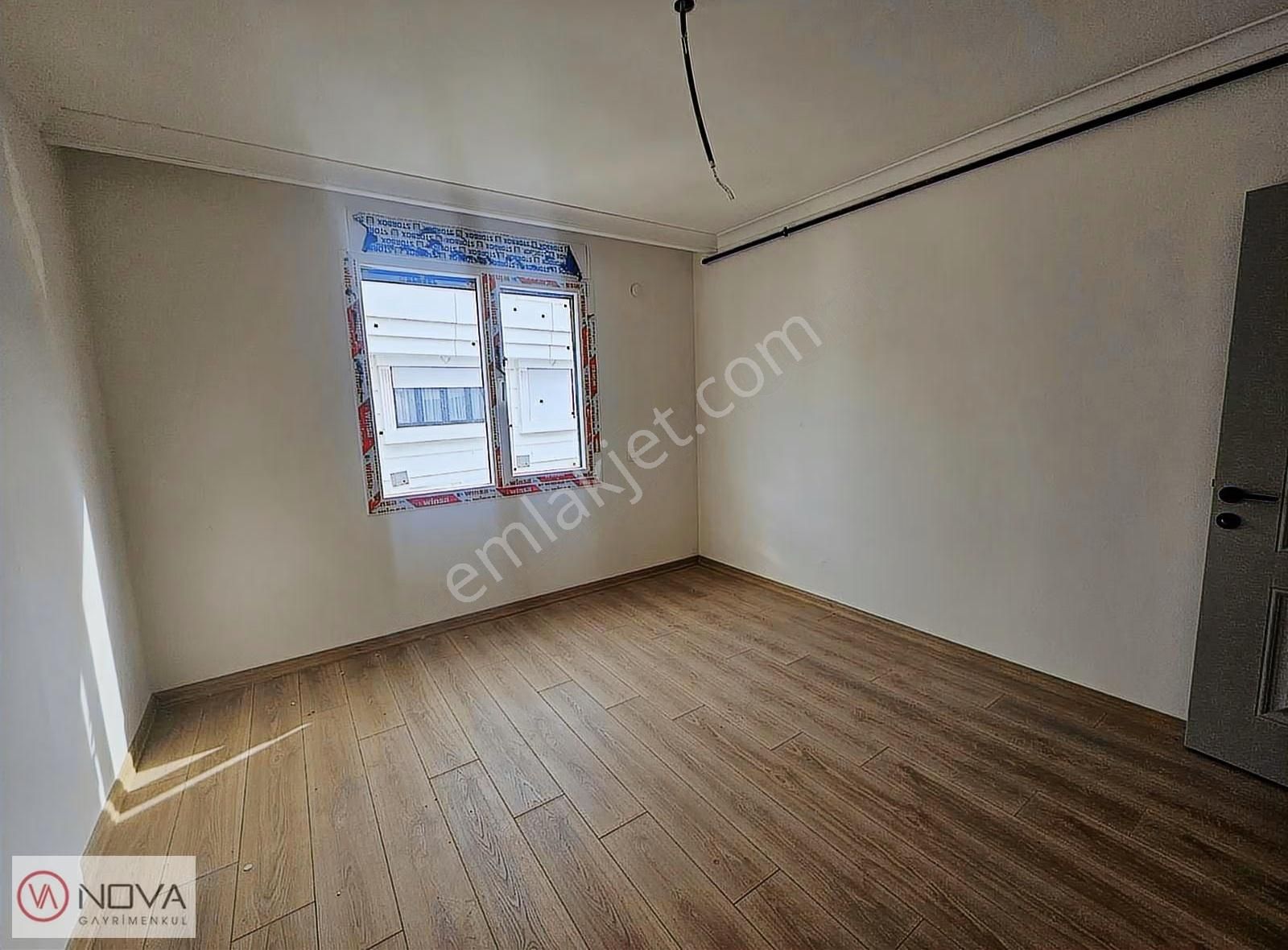 Nova'dan Suadiye Kavisli Sokakta Balkonlu Kiralık 2+1 - Görsel 19