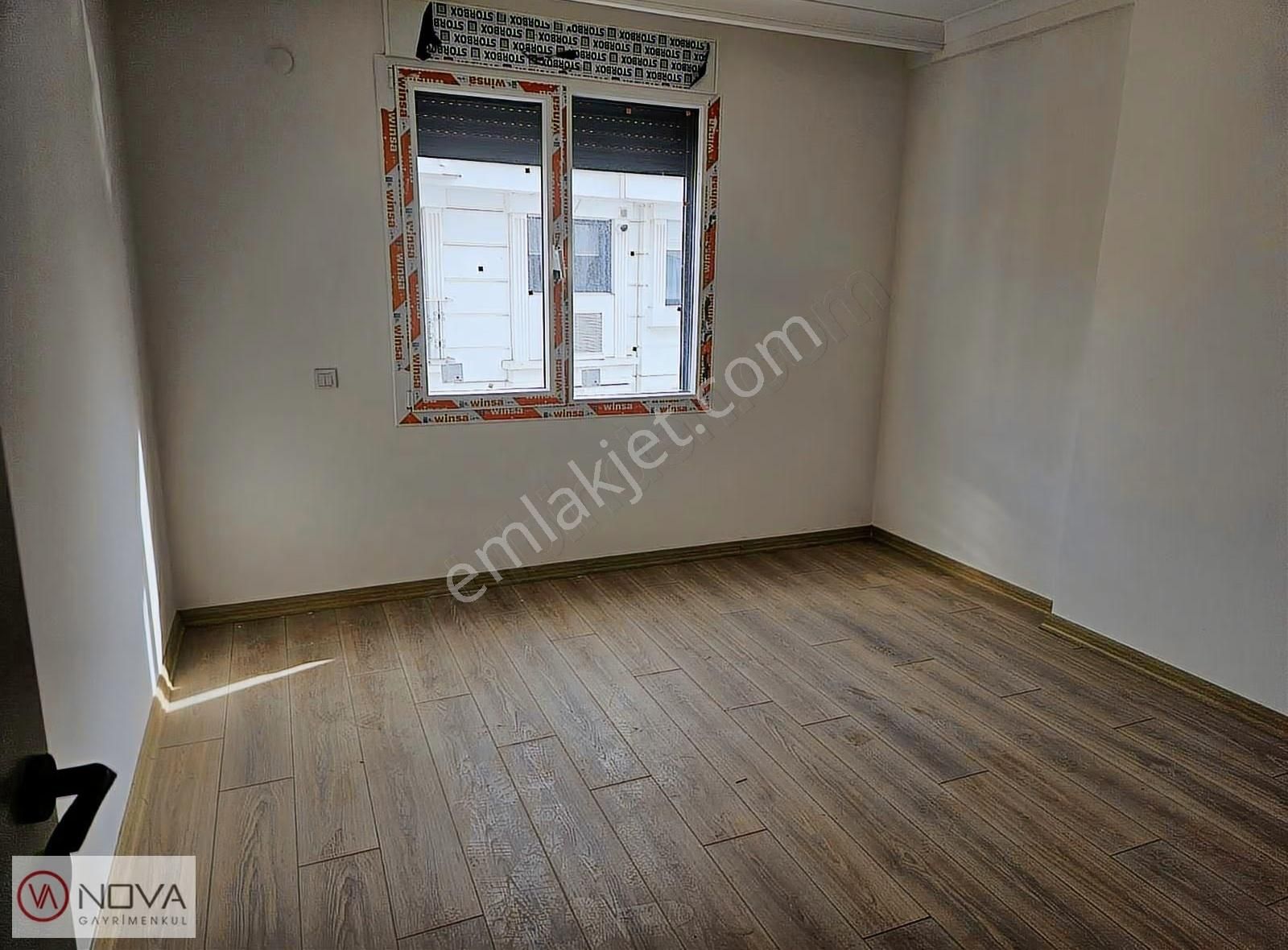 Nova'dan Suadiye Kavisli Sokakta Balkonlu Kiralık 2+1 - Görsel 17