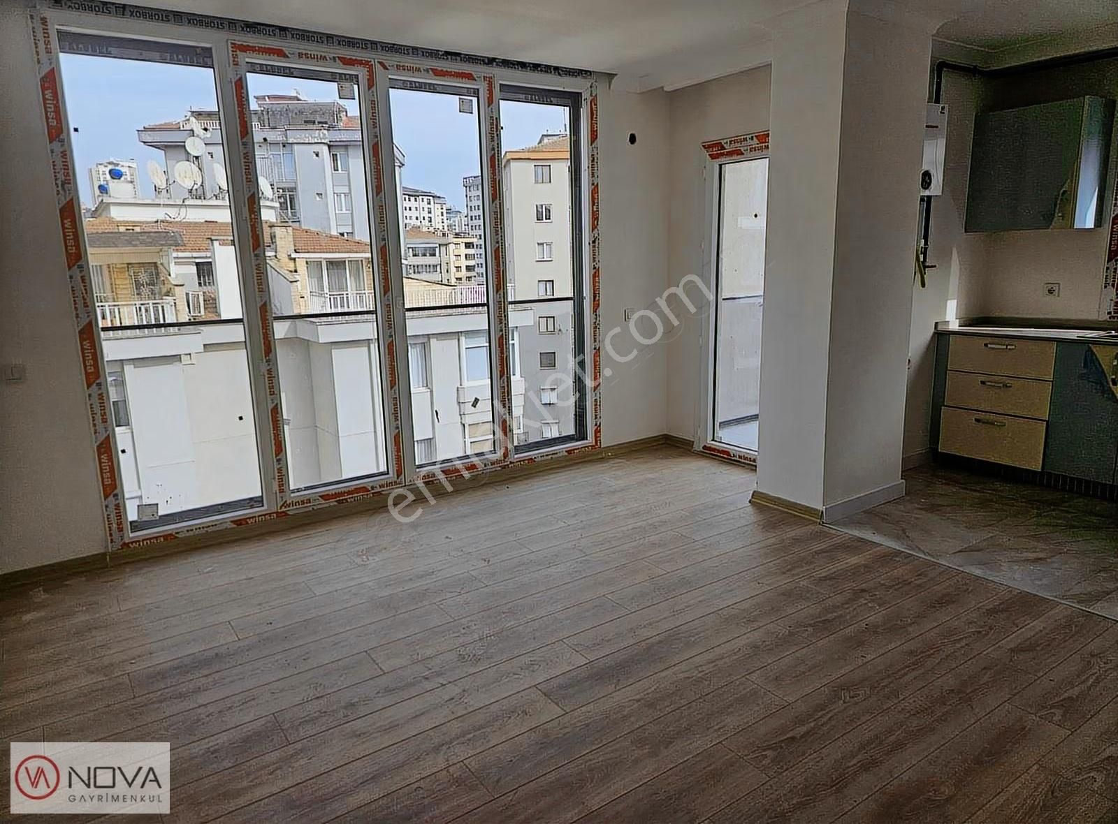 Nova'dan Suadiye Kavisli Sokakta Balkonlu Kiralık 2+1 - Görsel 8