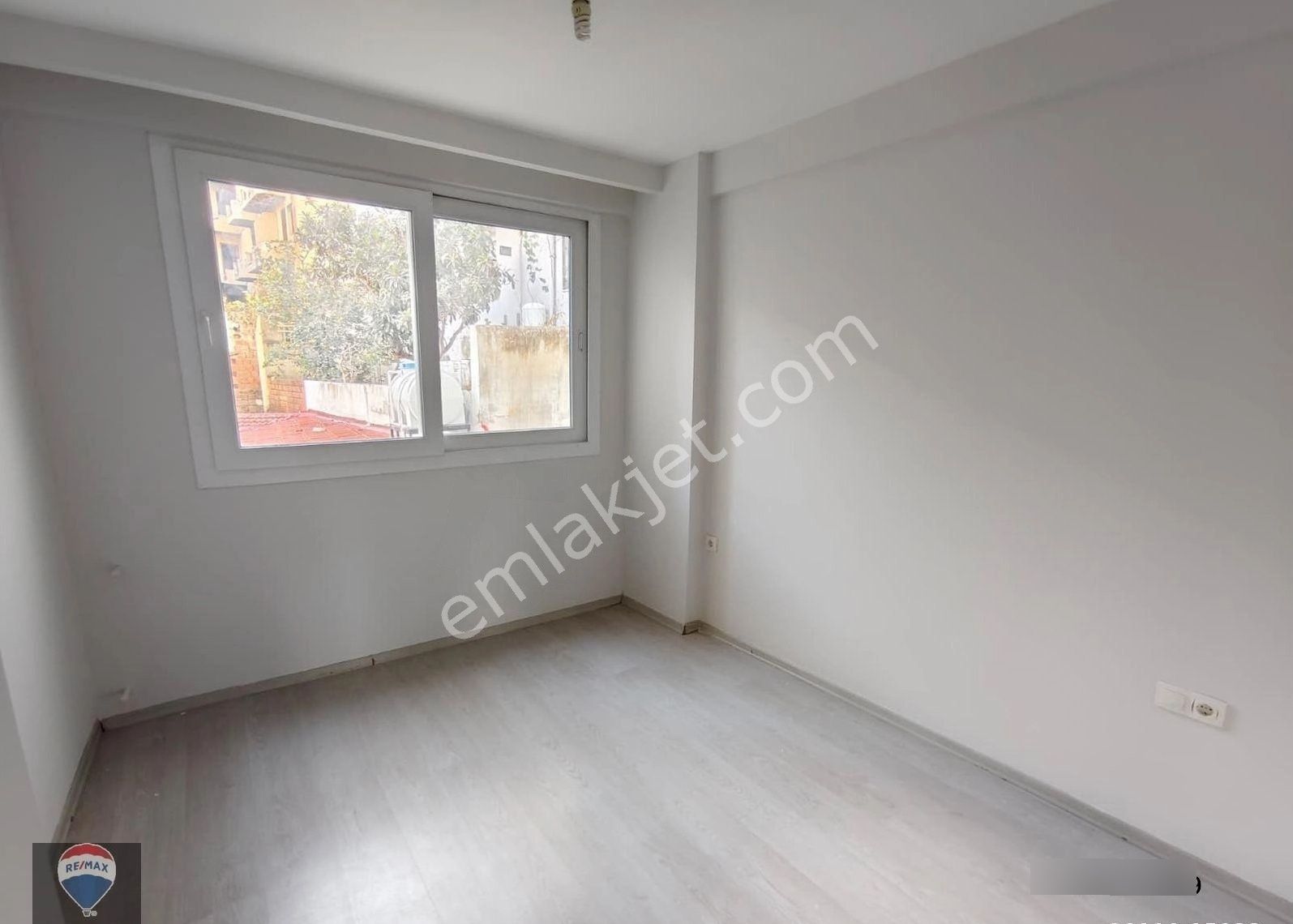 Kuşadası Merkezde Kiralık 2+1 Boş Daire Yeni Klima Ve Termosifon - Görsel 15
