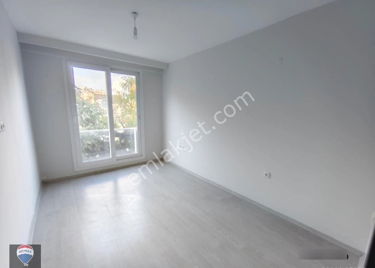 Kuşadası Merkezde Kiralık 2+1 Boş Daire Yeni Klima Ve Termosifon - Görsel 11