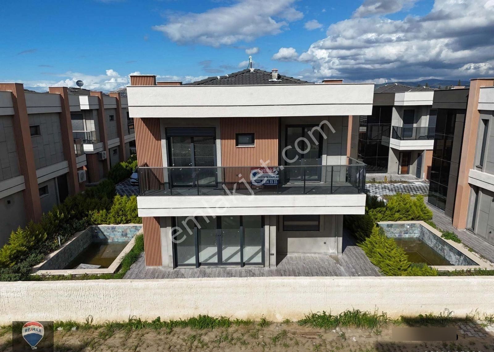 Satılık Kuşadası Karaova Zeta Vıew Sitesi 4 Oda 1 Salon Müstakil Özel Havuzlu Villa... - Görsel 32