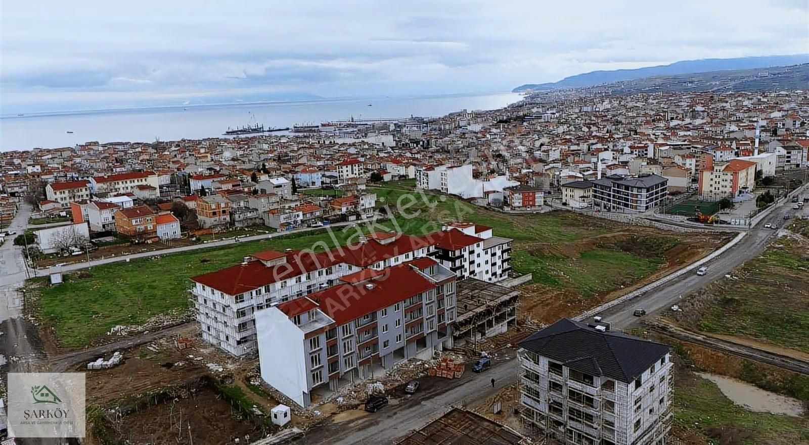 Tekirdağ Zafer Mahallesi Ara Kat Sıfır Güney Cephe 2+1 Daire